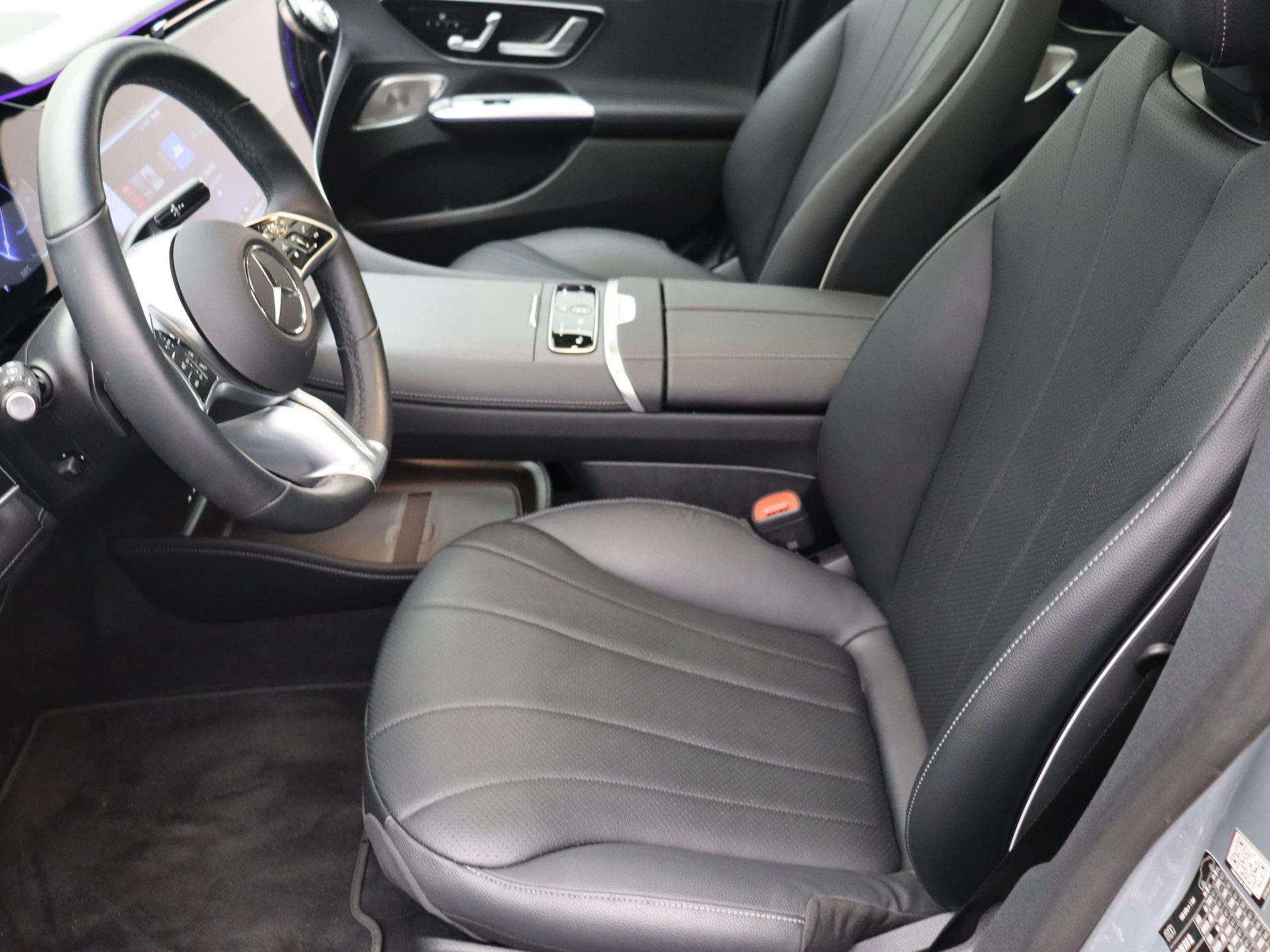 Mercedes-Benz-EQE-image-14