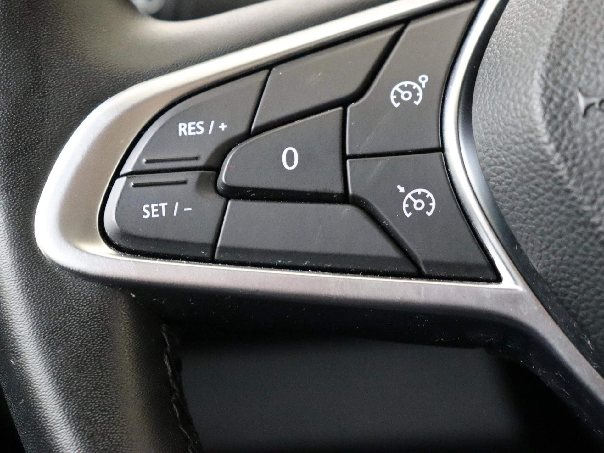 Renault-Clio-image-11