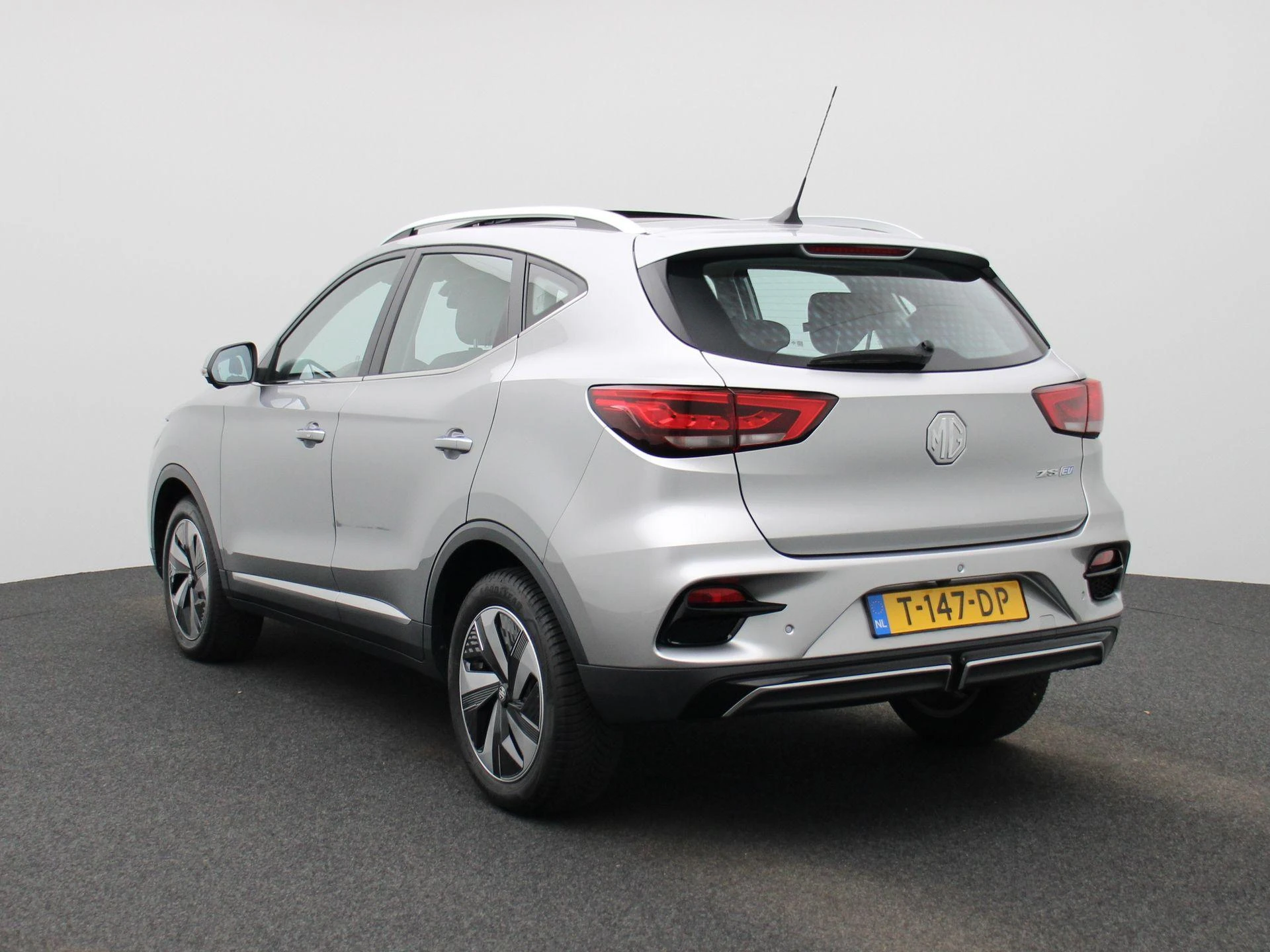 MG-ZS EV-image-1