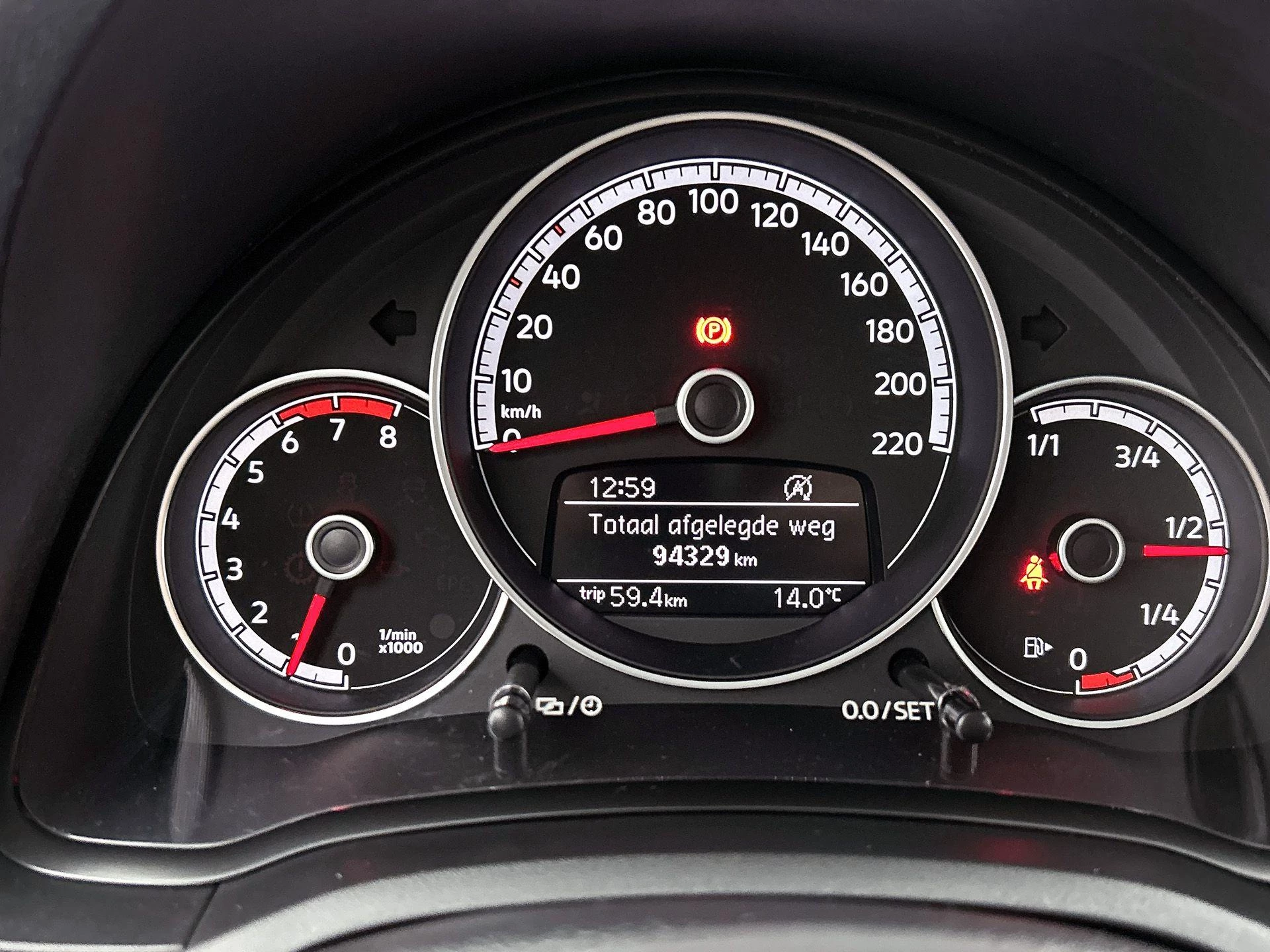 Volkswagen-up!-image-16