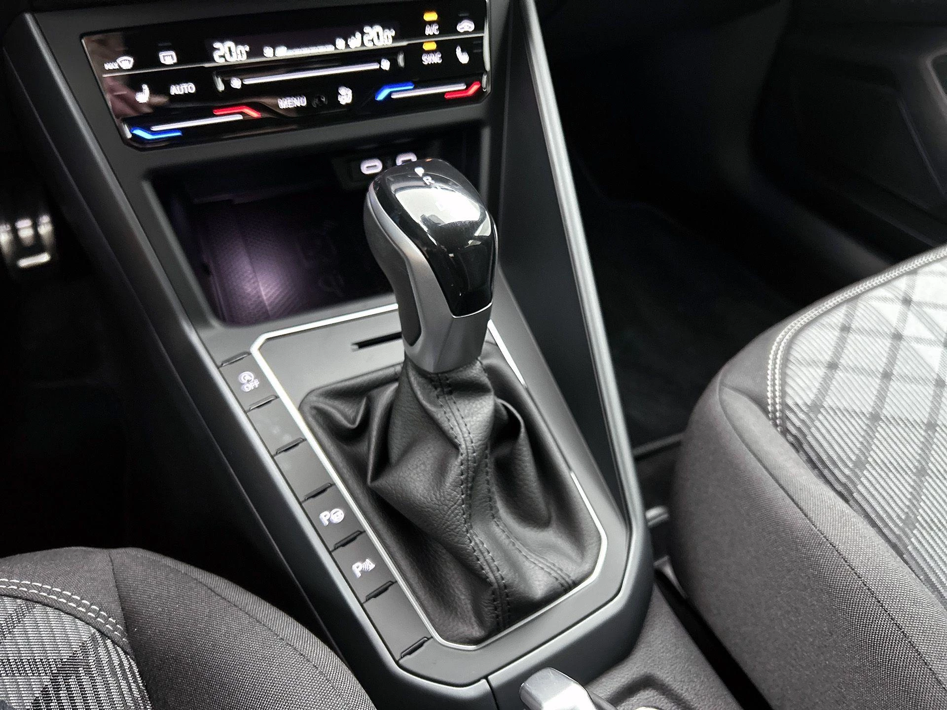 Volkswagen-Polo-image-32