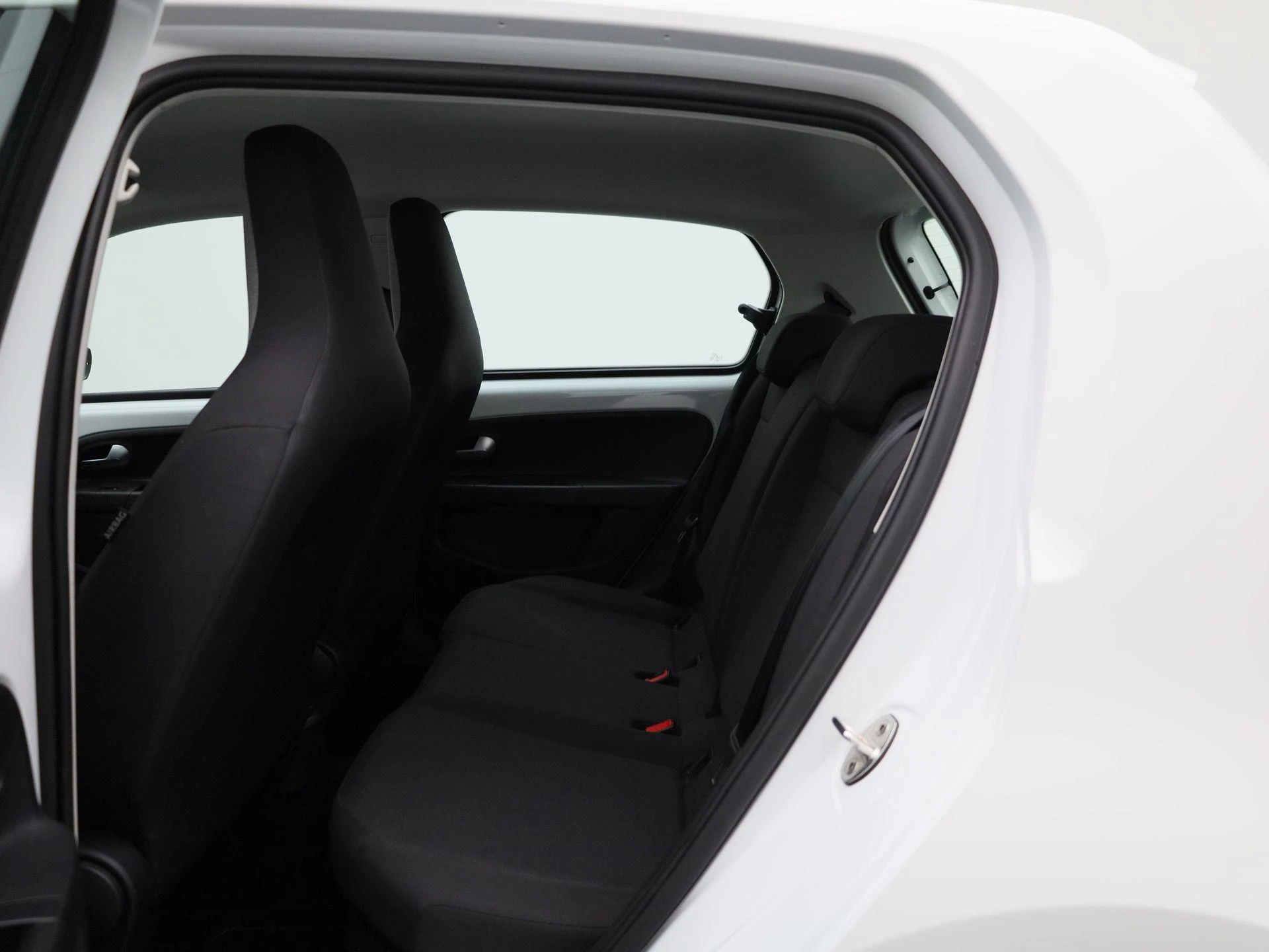Volkswagen-up!-image-9