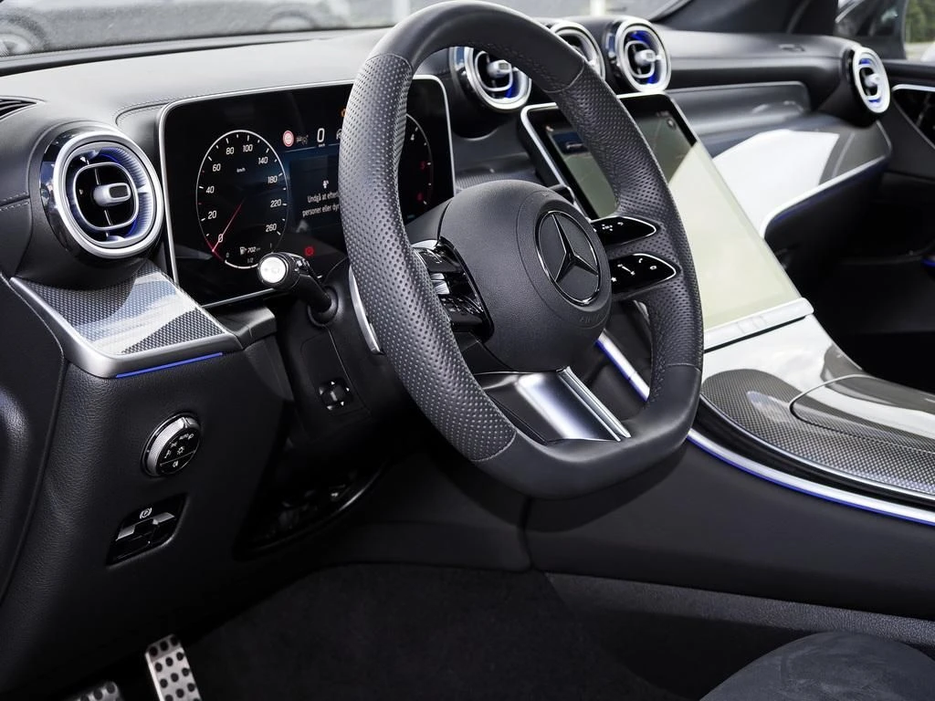 Mercedes-Benz-GLC 300 d-image-9