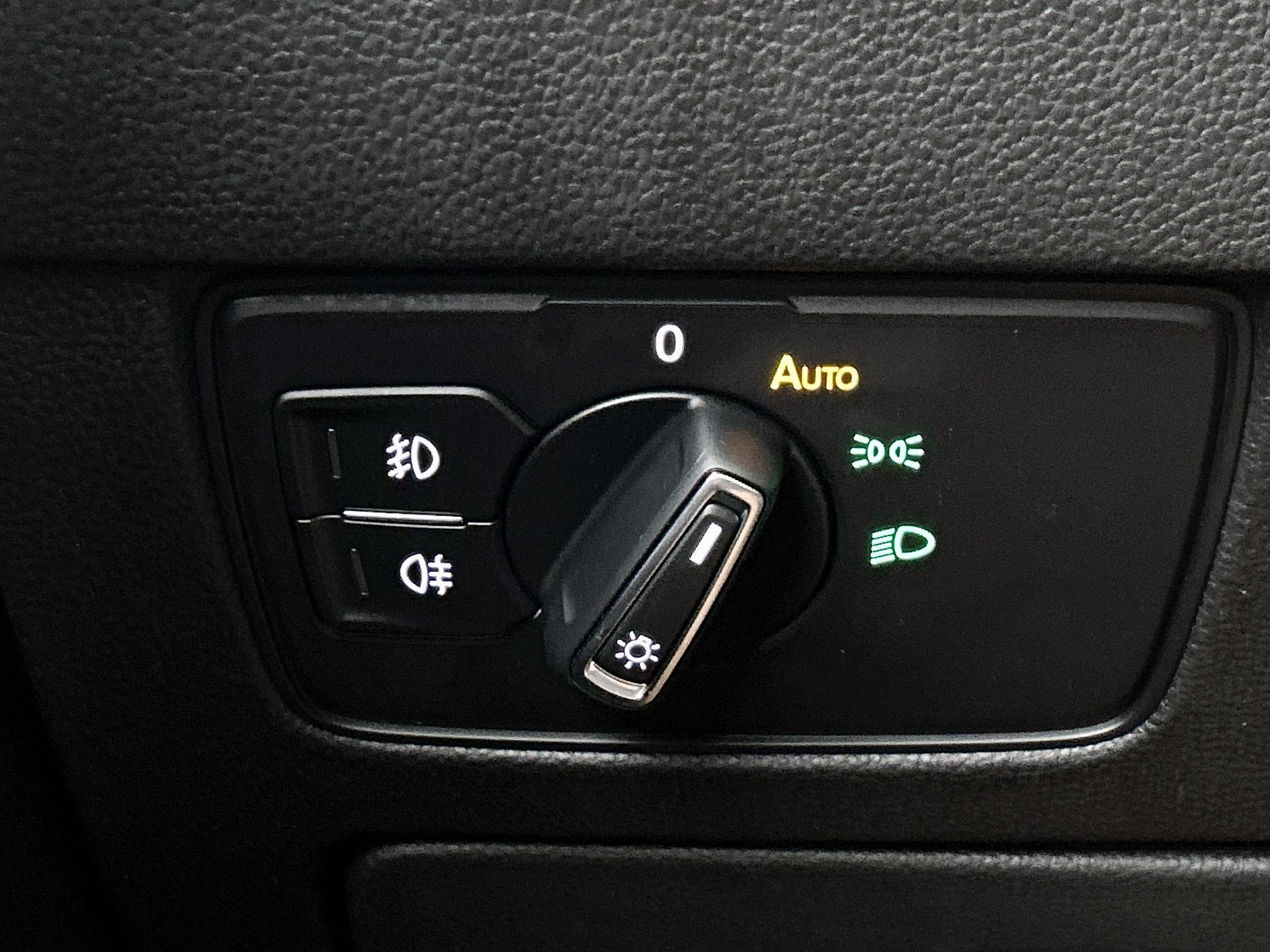 Volkswagen-Passat-image-28