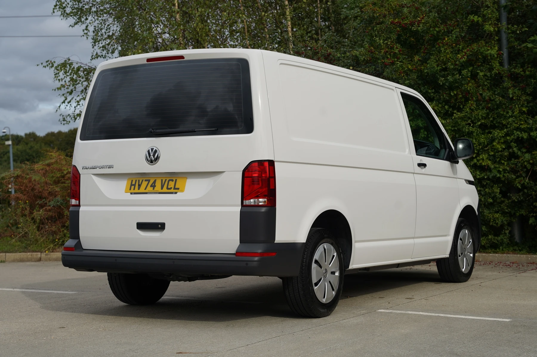 Volkswagen-Transporter-image-11