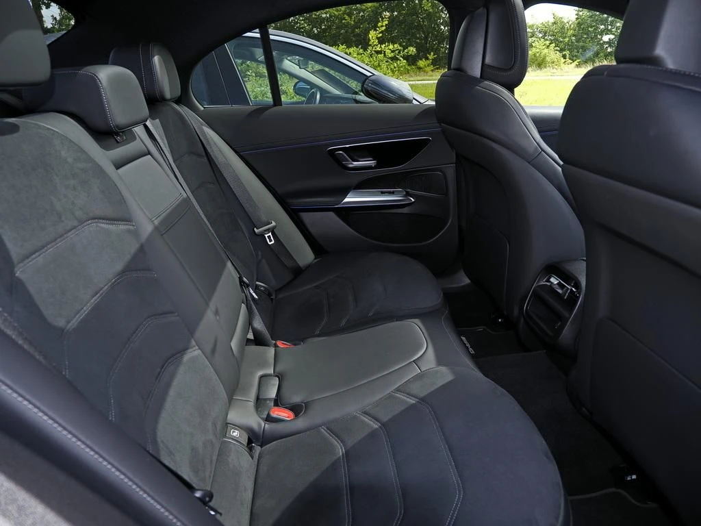 Mercedes-Benz-E-Klasse 200-image-14