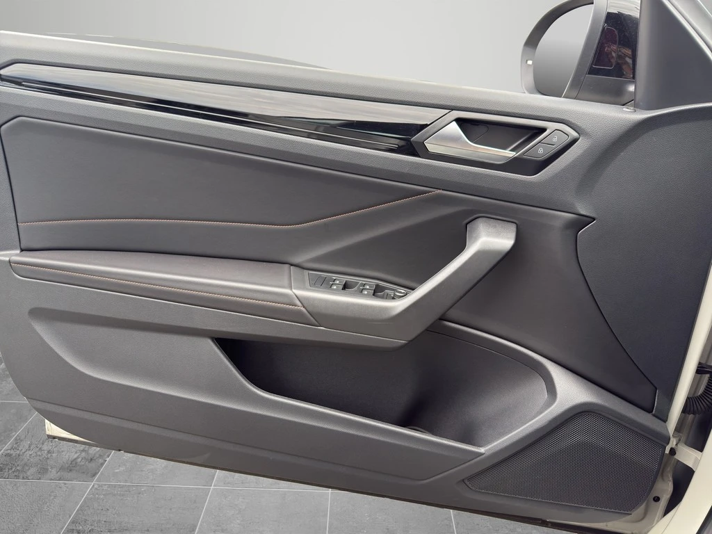 Volkswagen-T-Roc-image-15