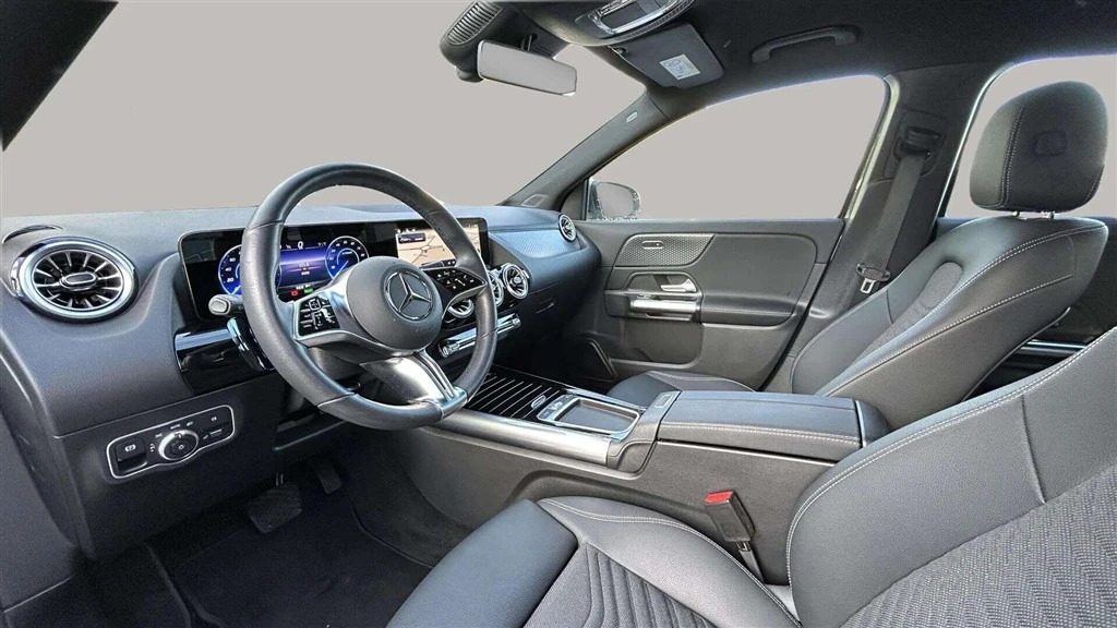 Mercedes-Benz-EQA-image-9