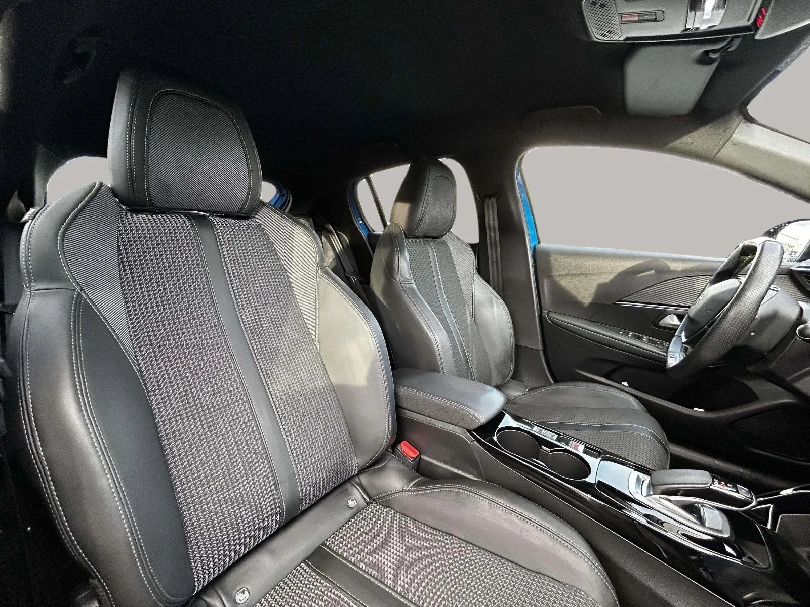 Peugeot-e-208-image-11