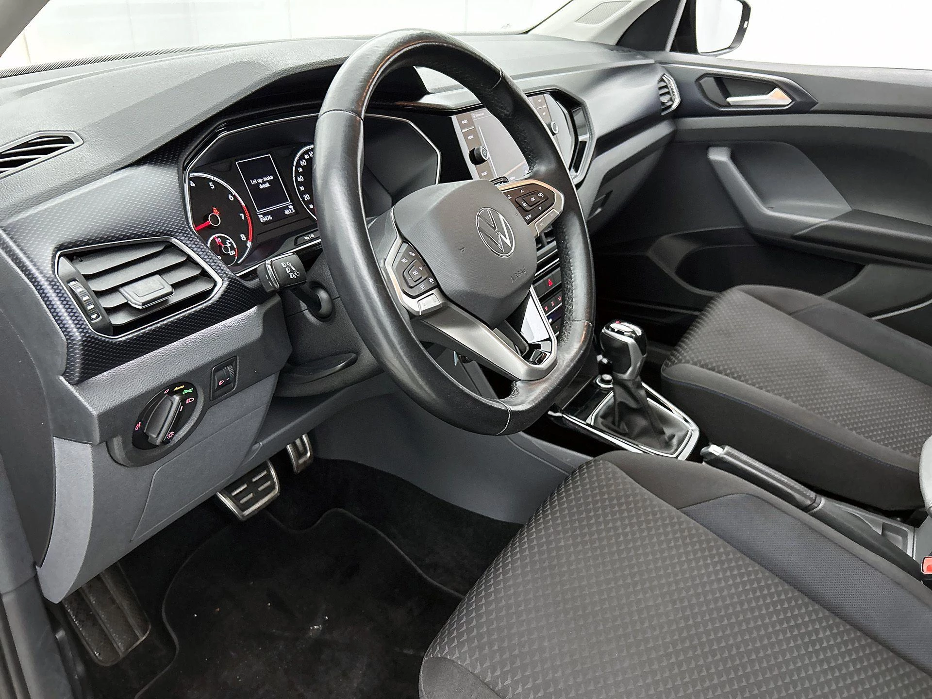 Volkswagen-T-Cross-image-20