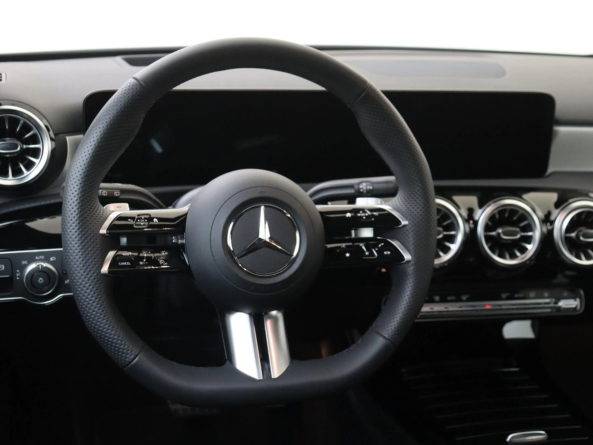 Mercedes-Benz-A-Klasse-image-9