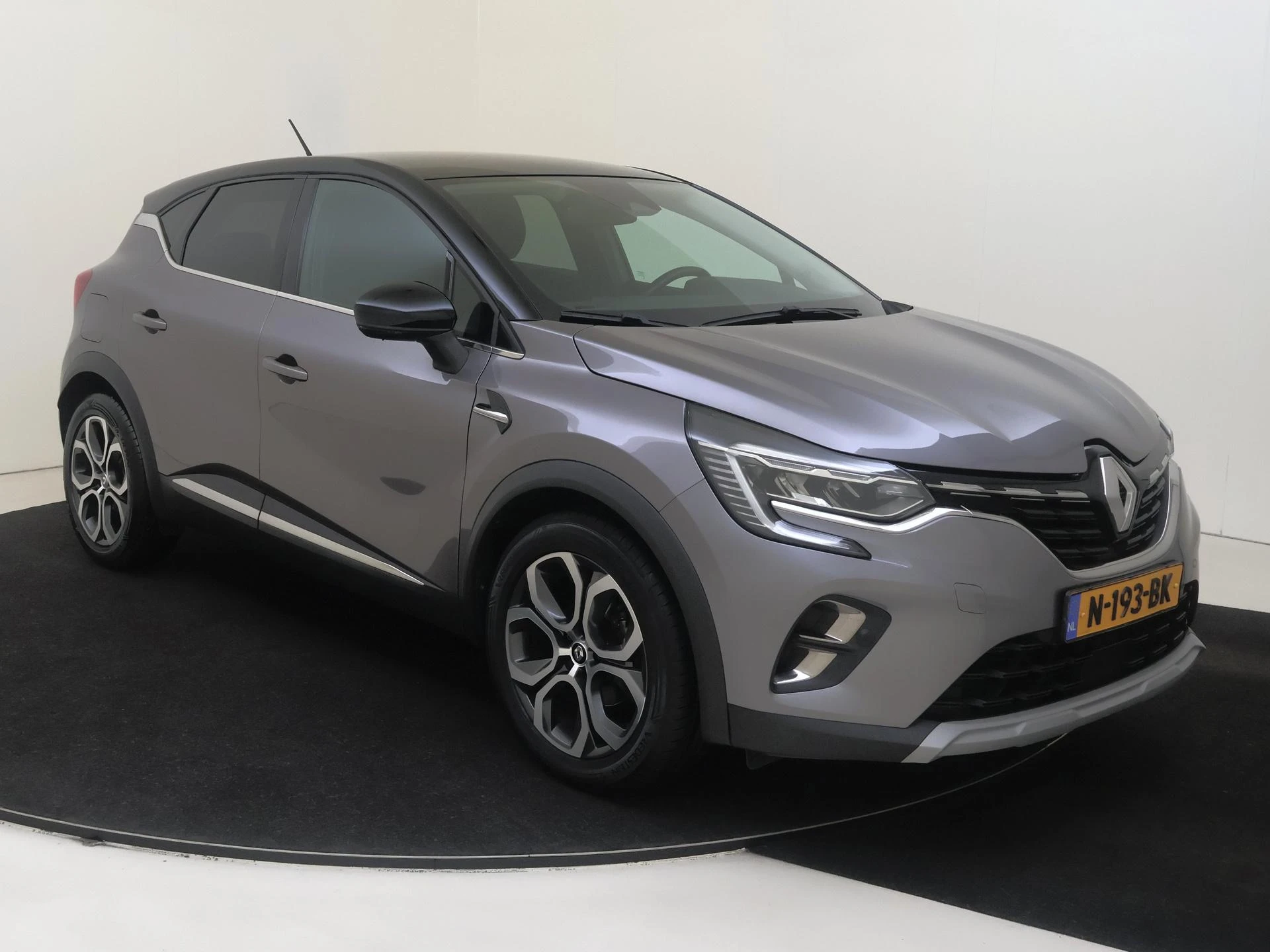 Renault-Captur-image-1