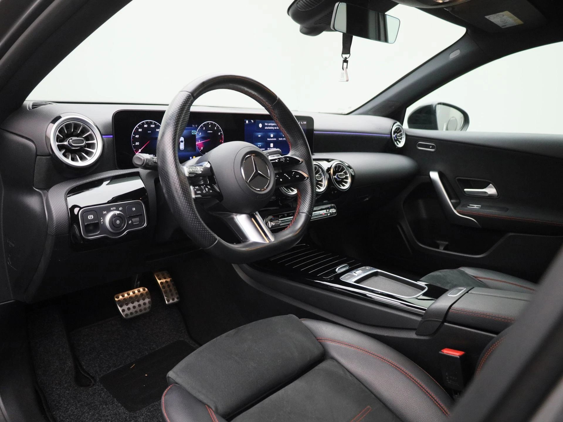Mercedes-Benz-A-Klasse-image-33