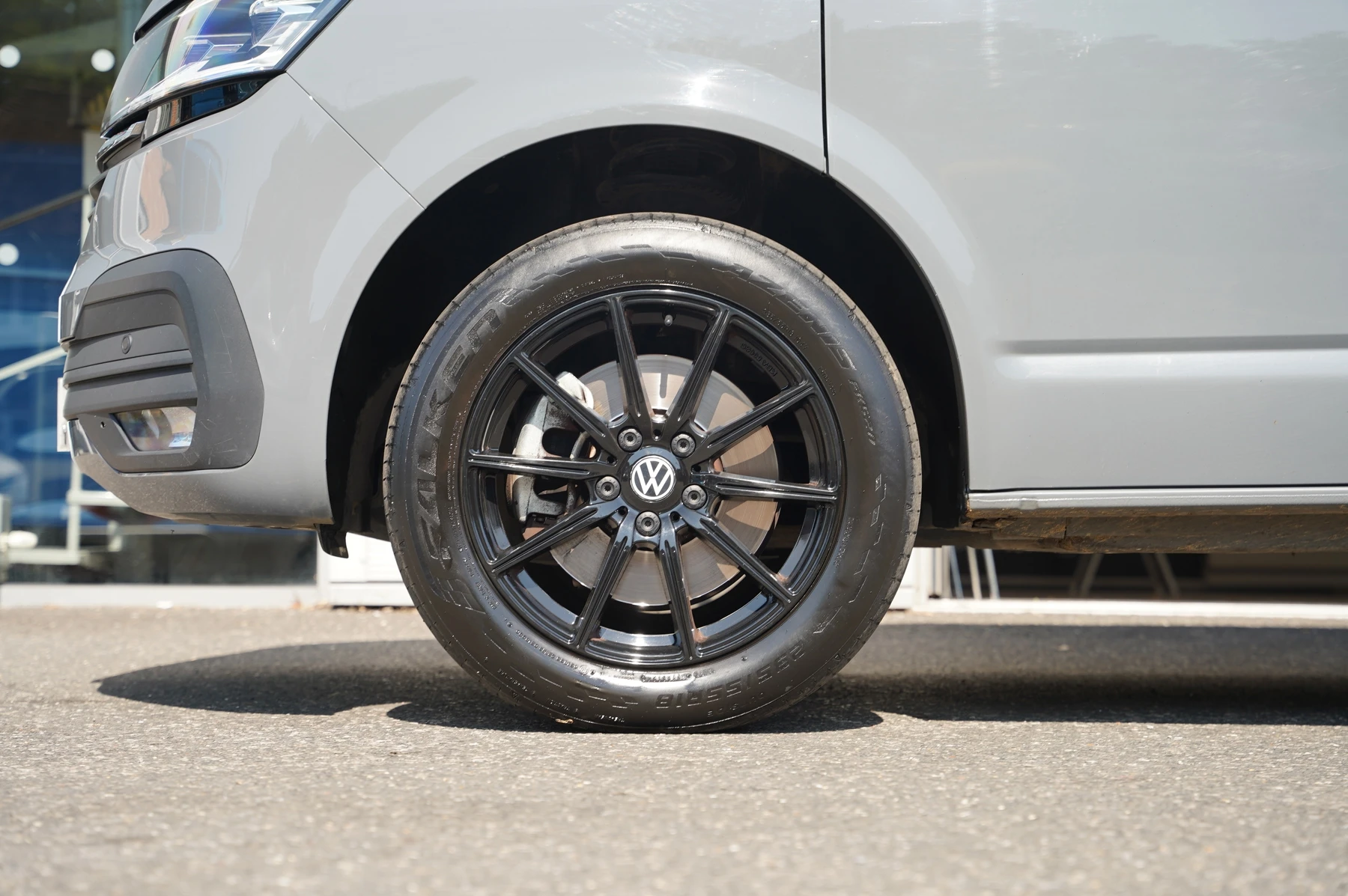 Volkswagen-Transporter-image-4