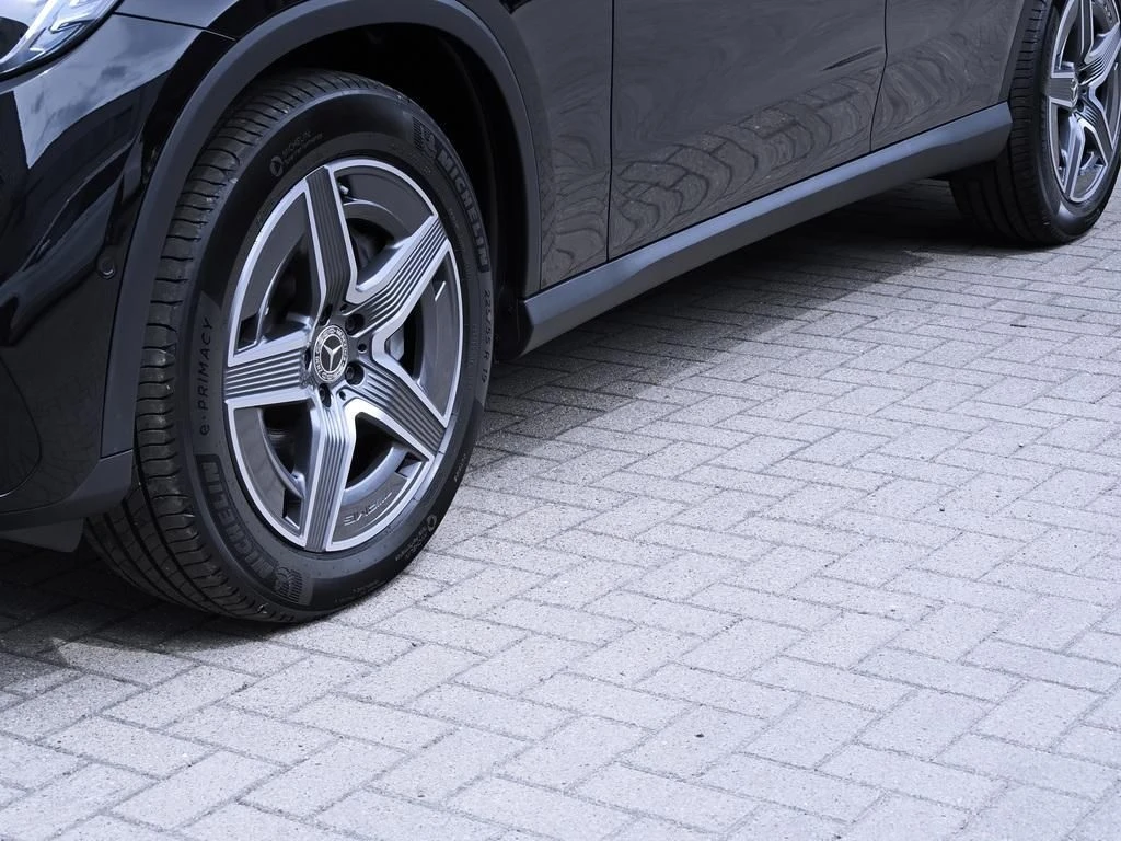 Mercedes-Benz-GLC 300 d-image-6