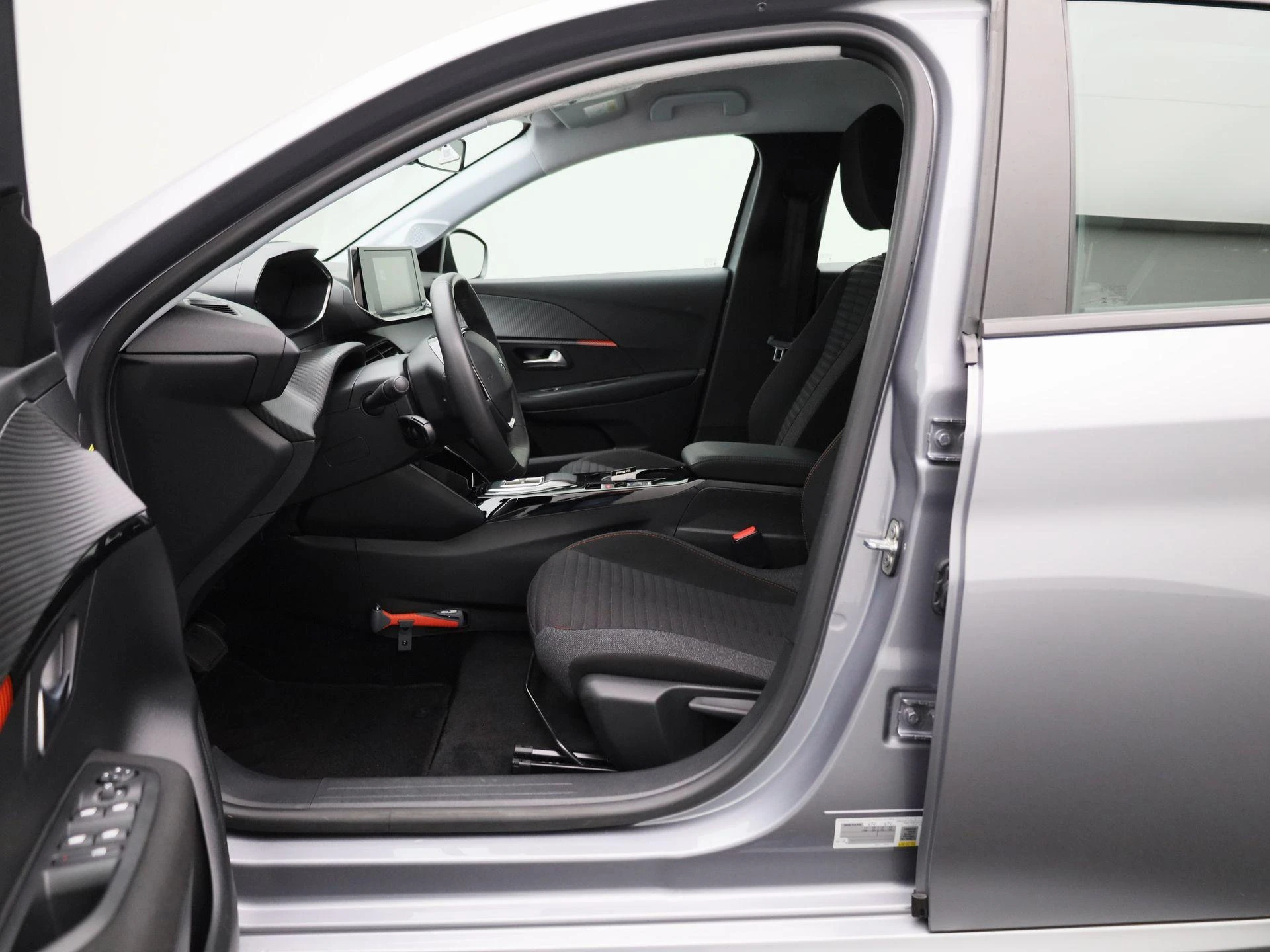 Peugeot-e-208-image-8