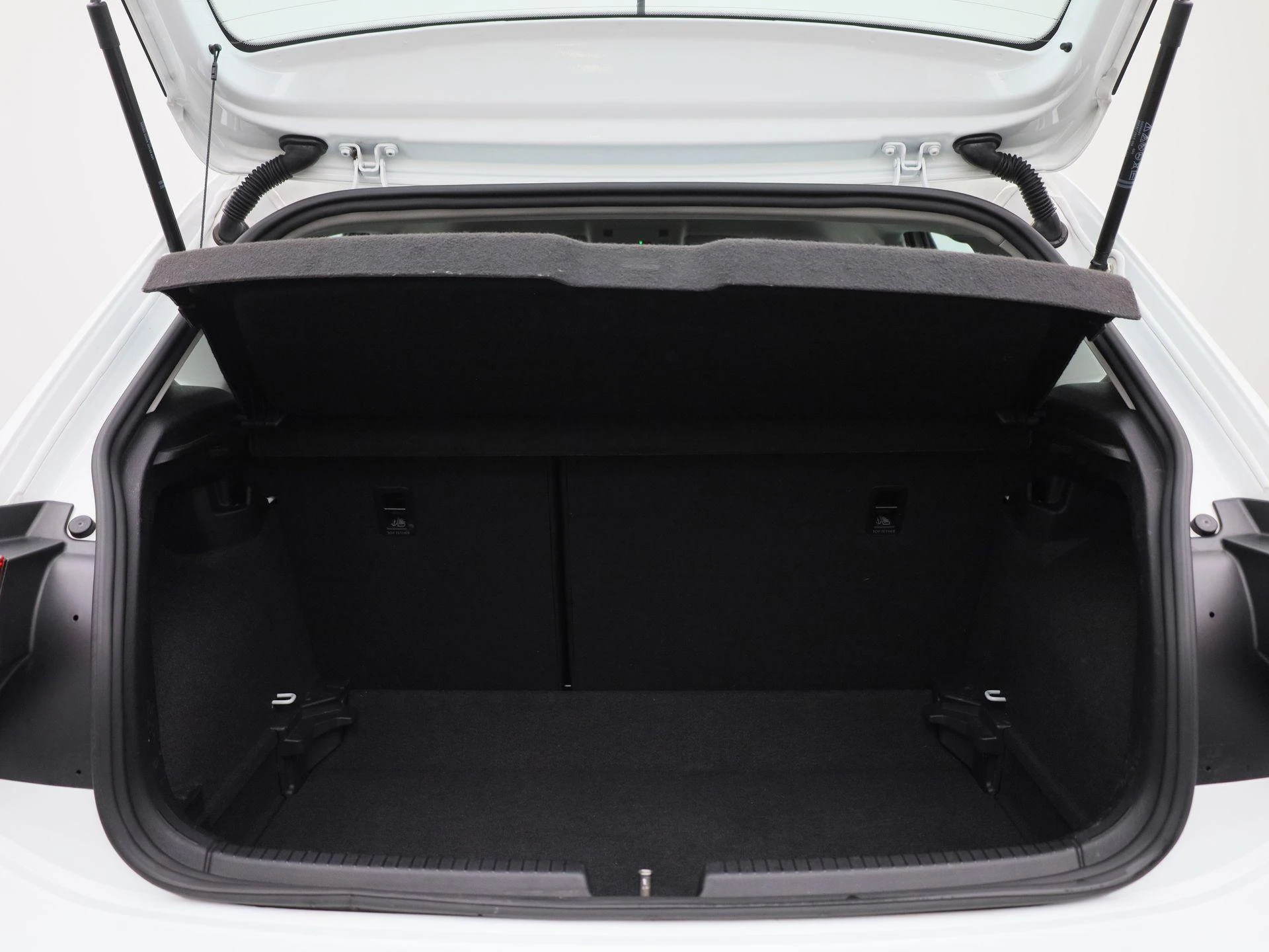 Volkswagen-Polo-image-13
