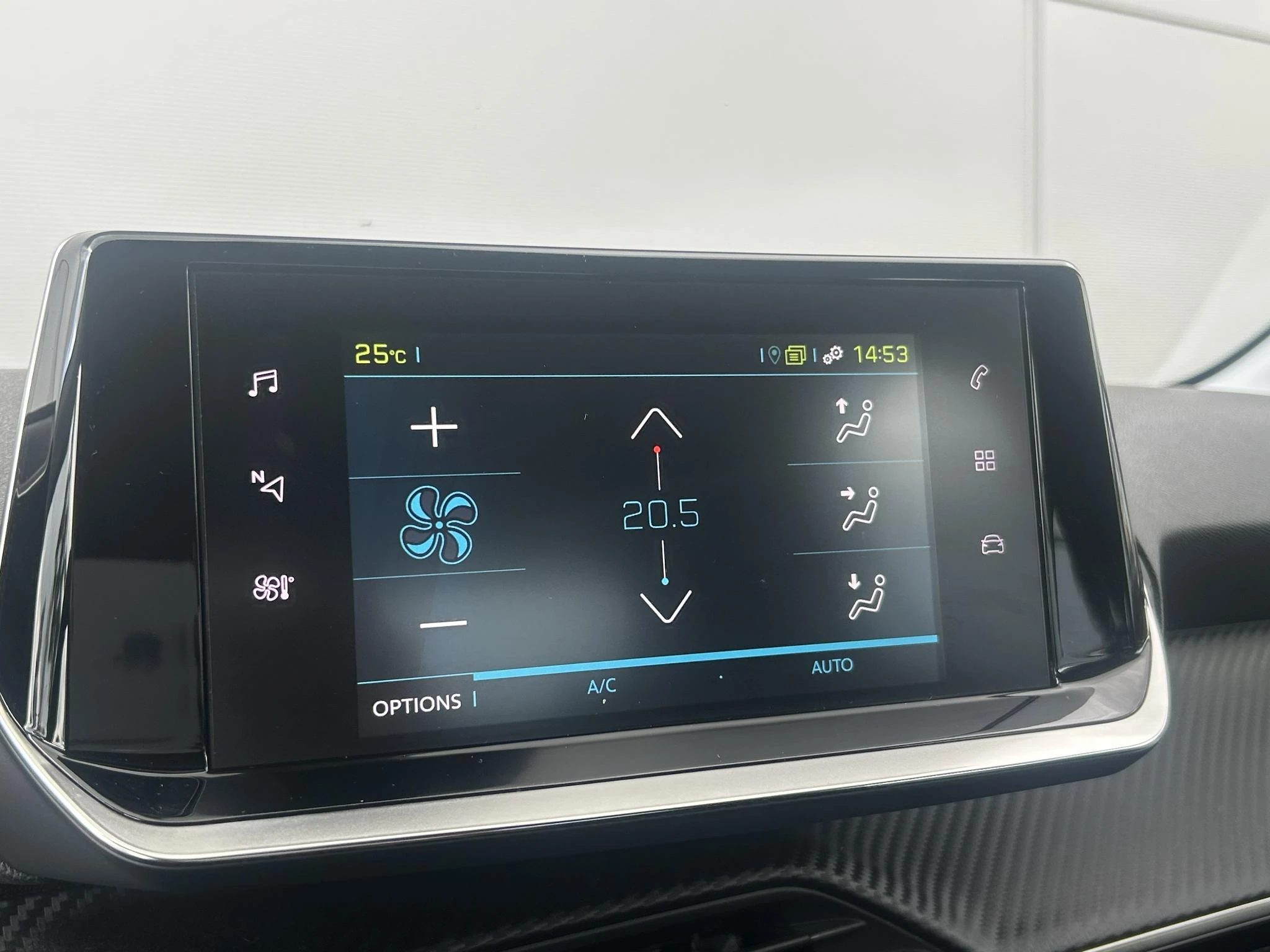 Peugeot-e-208-image-15