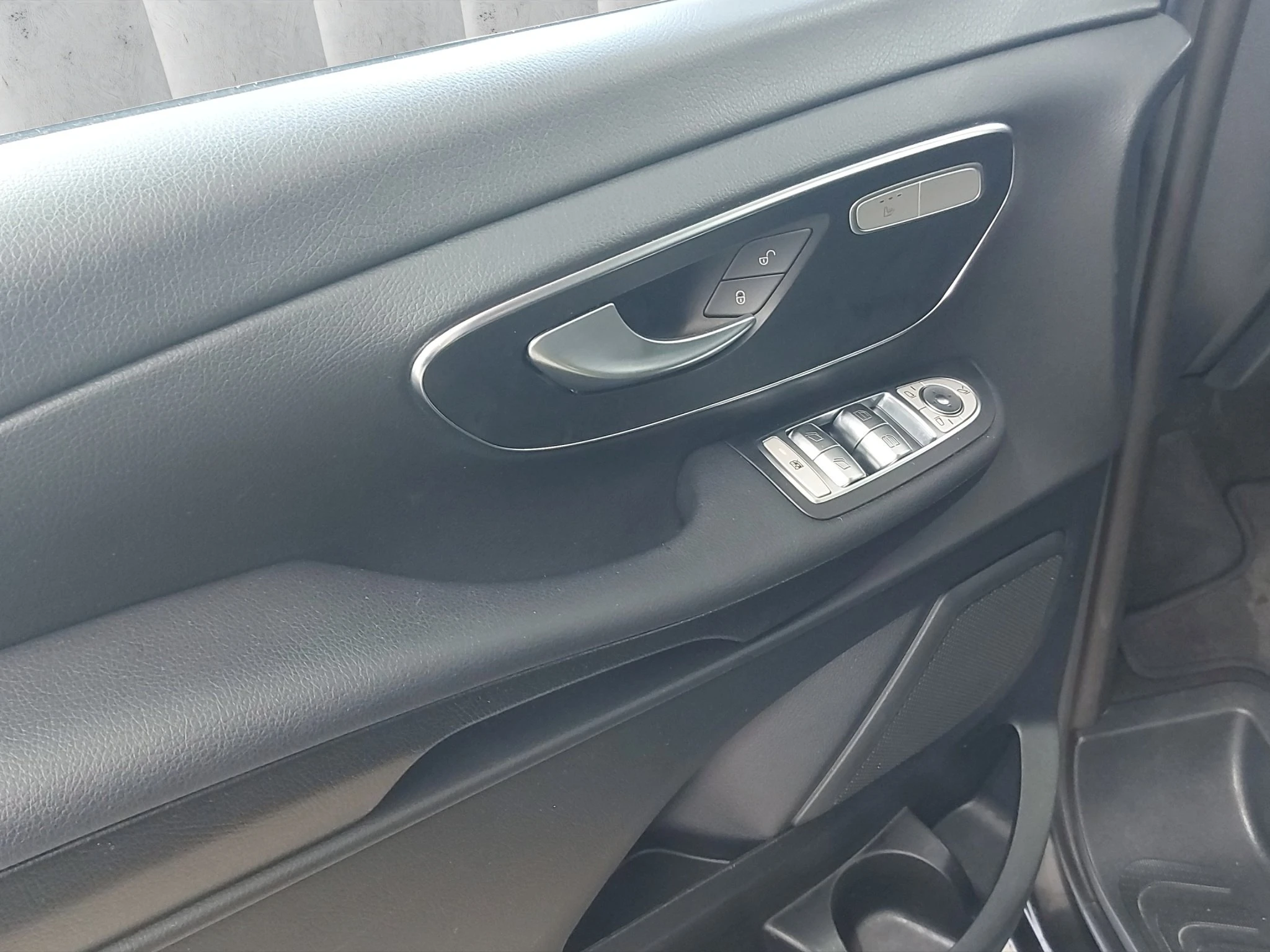 Mercedes-Benz-V-Klasse-image-16