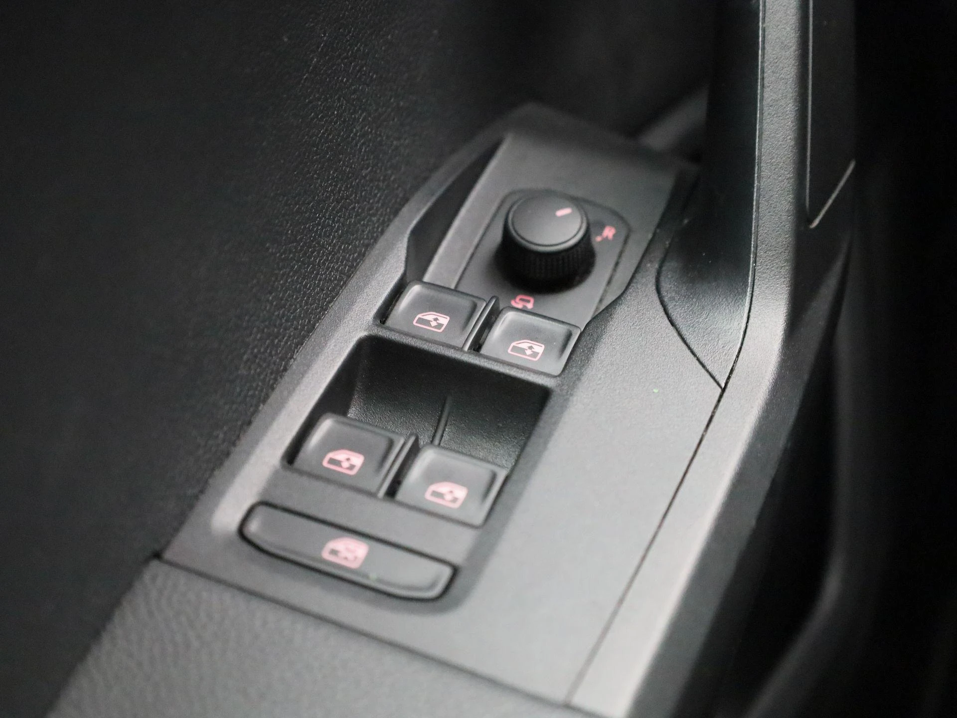 SEAT-Arona-image-28