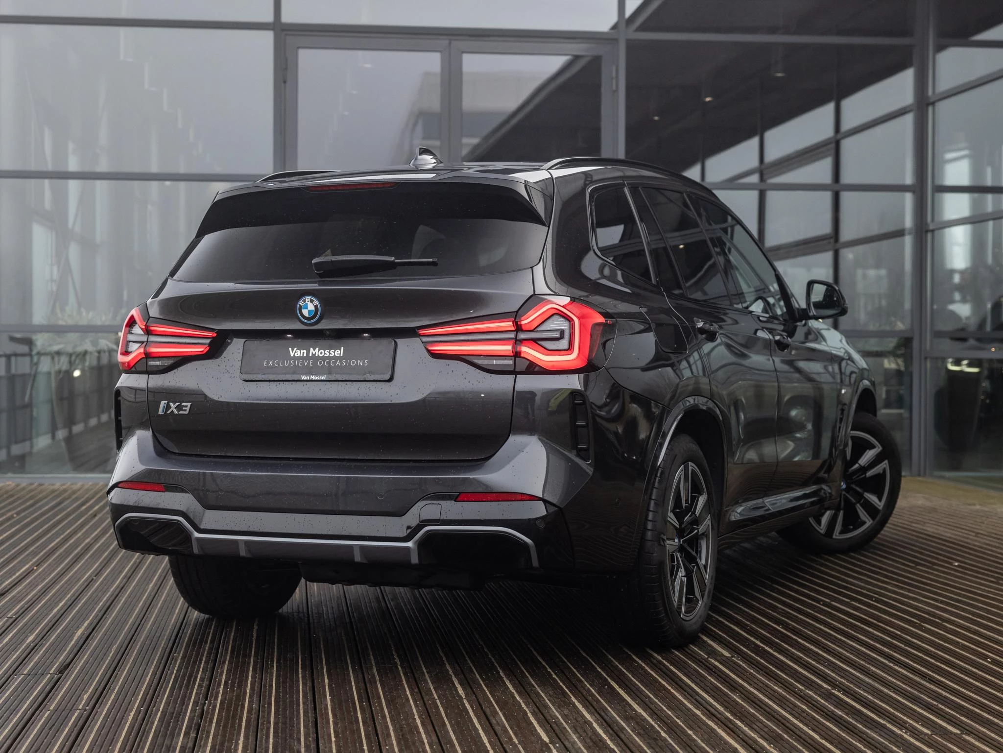 BMW-iX3-image-1
