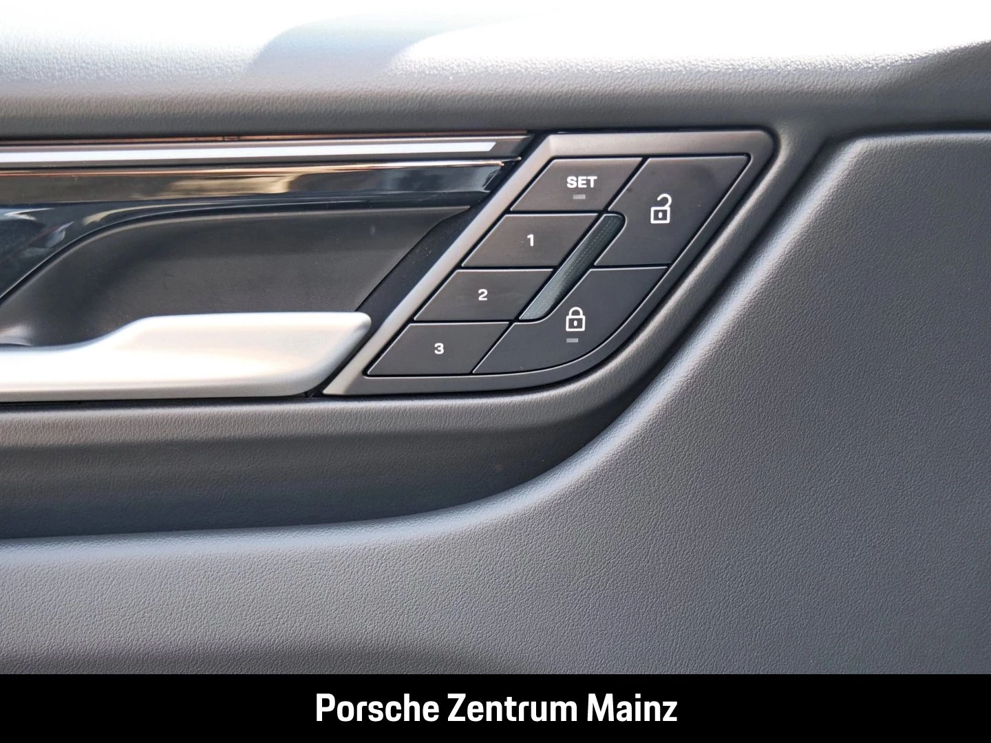 Porsche Macan 4 Luftfederung PASM 21-Zoll LED-Matrix -
