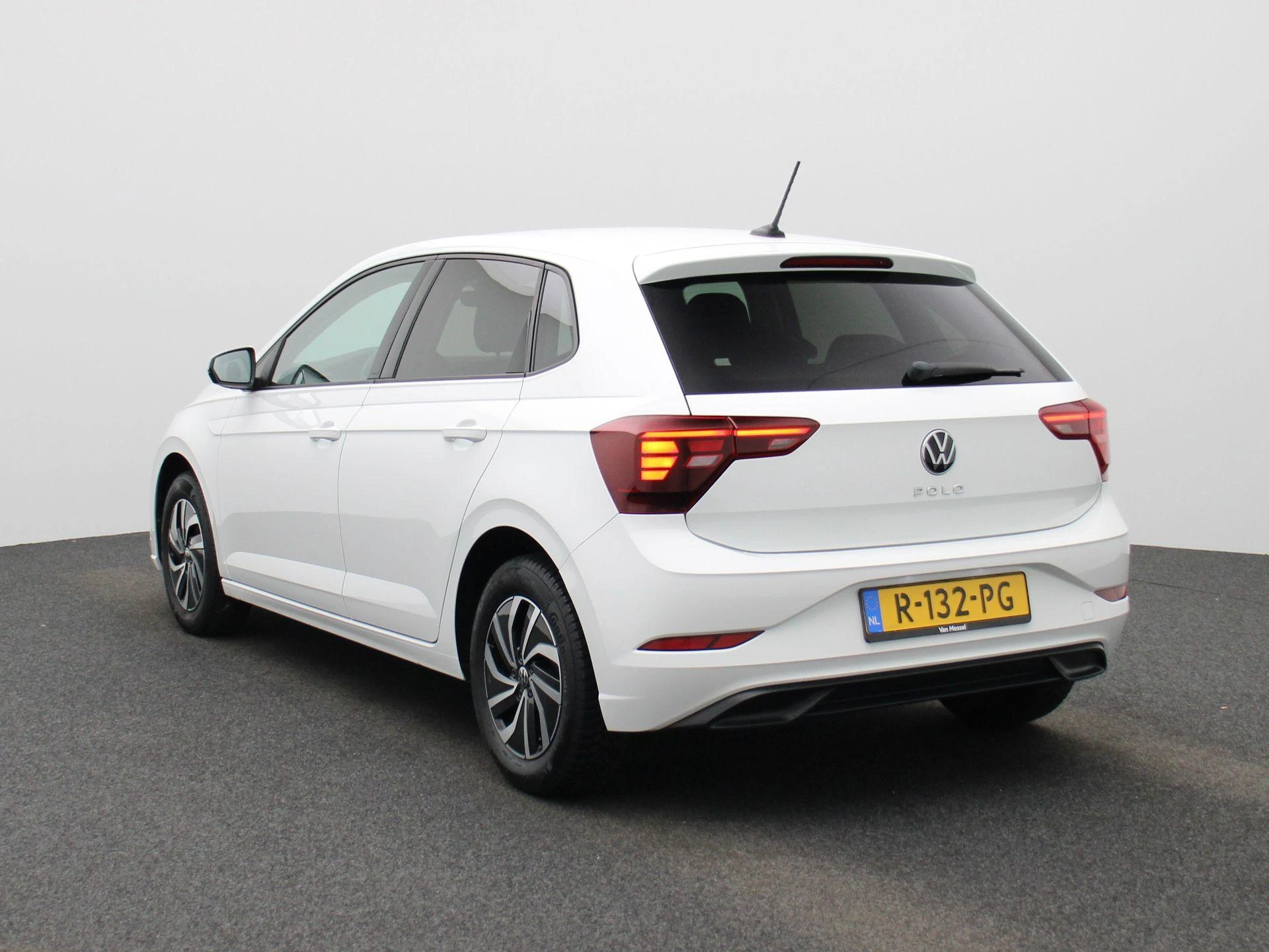 Volkswagen-Polo-image-1