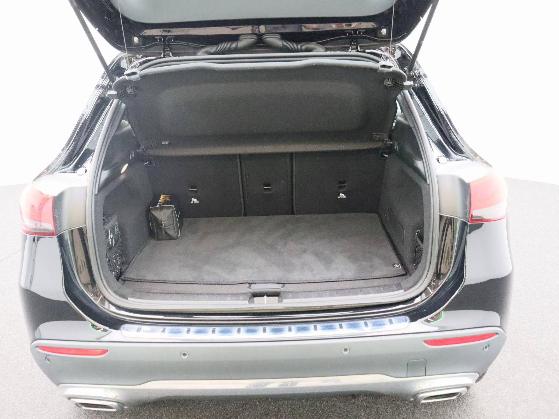 Mercedes-Benz GLA 200 d Business Solution + CARPLAY + SENSOREN + CAMERA + LED +