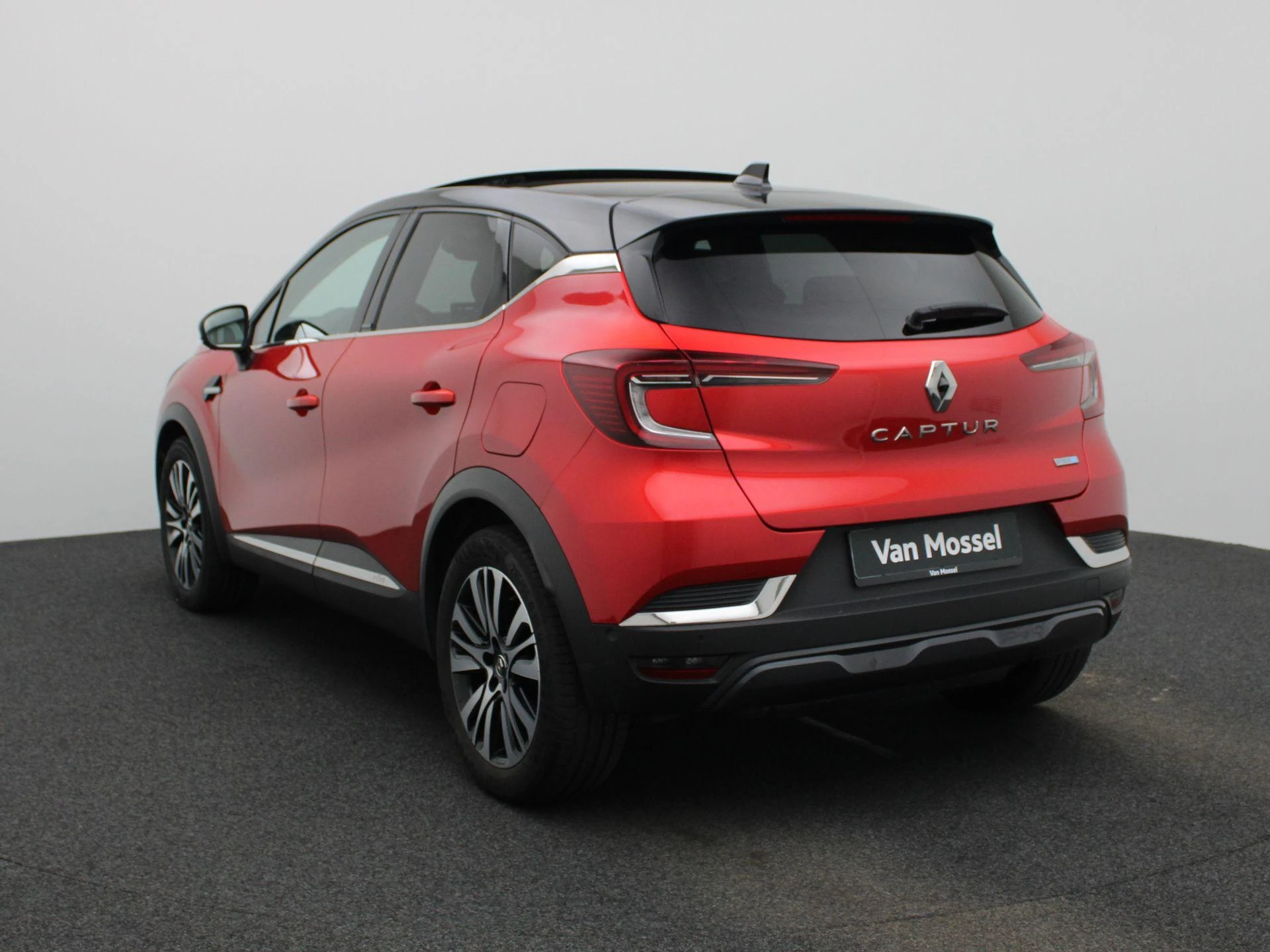 Renault Captur 1.6 E-Tech Plug-in Hybrid Initiale Paris 160PK