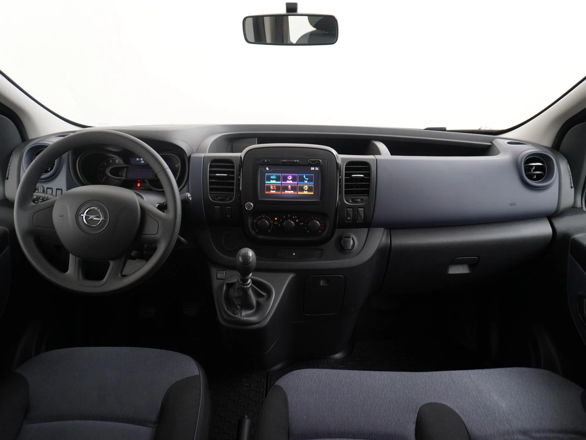 Opel-Vivaro-image-12