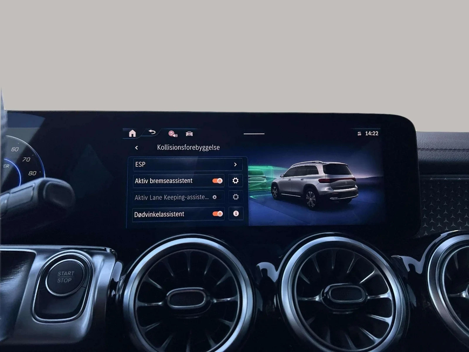 Mercedes-Benz-EQB-image-20