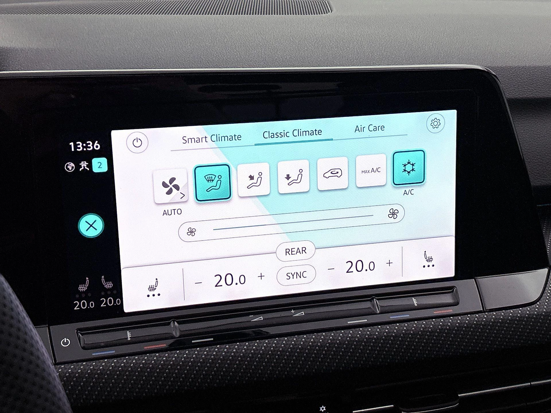 Volkswagen Golf 1.5 eTSI R-LINE