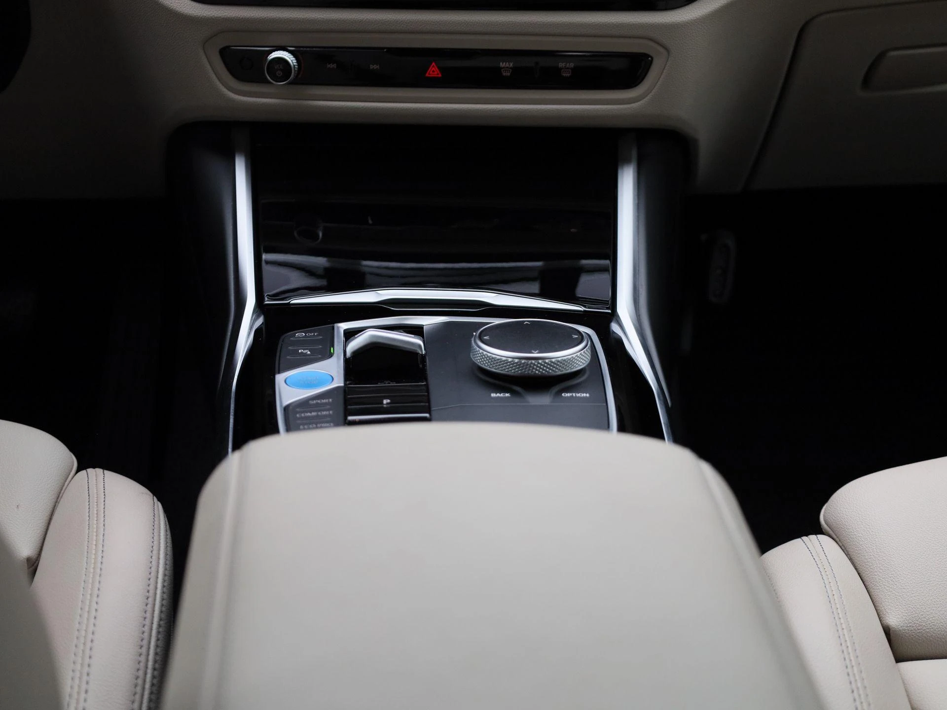 BMW-i4-image-9