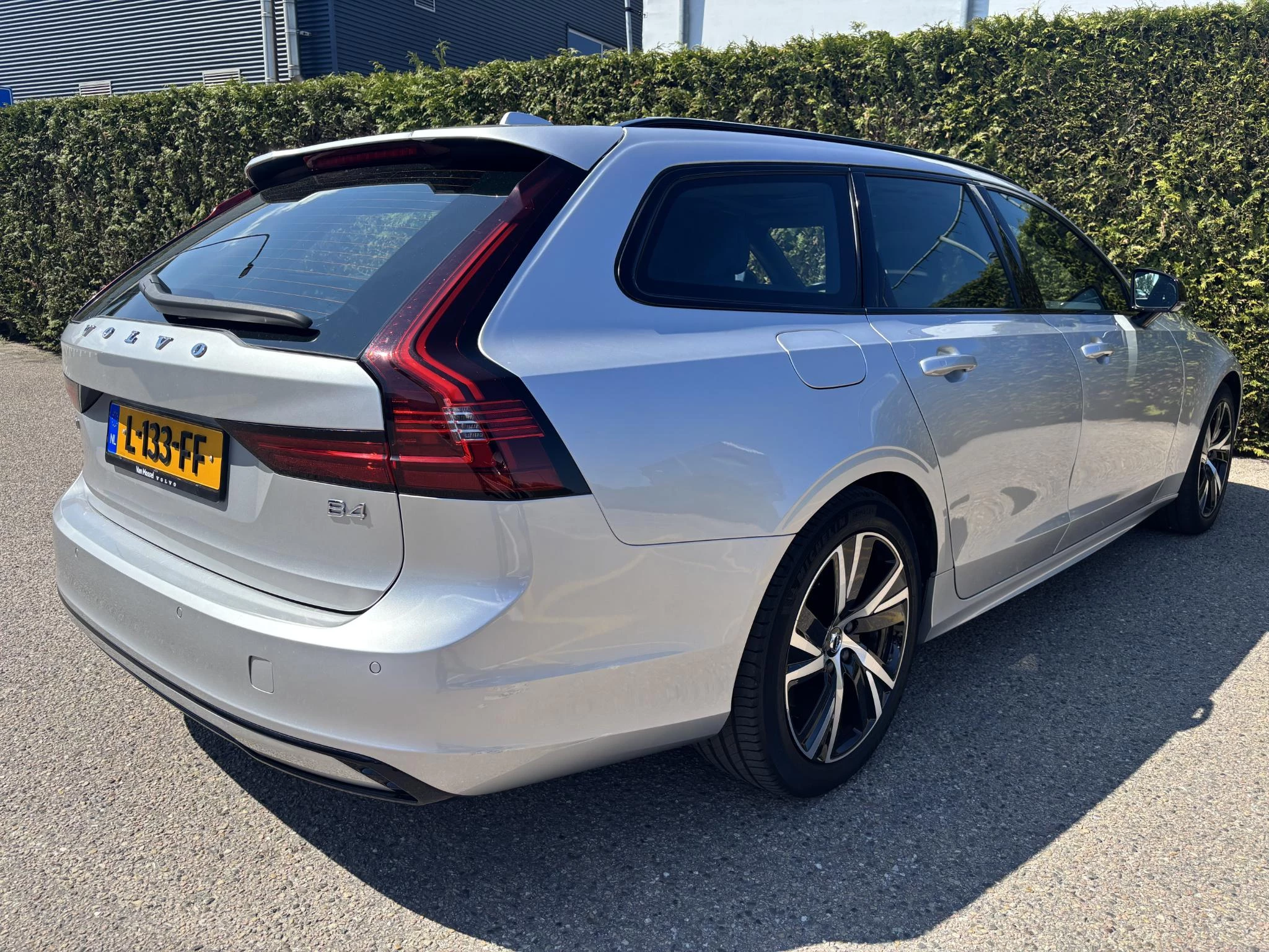 Volvo-V90-image-16