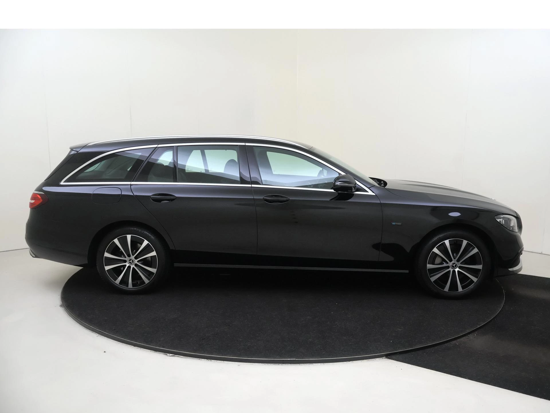 Mercedes-Benz-E-Klasse-image-8