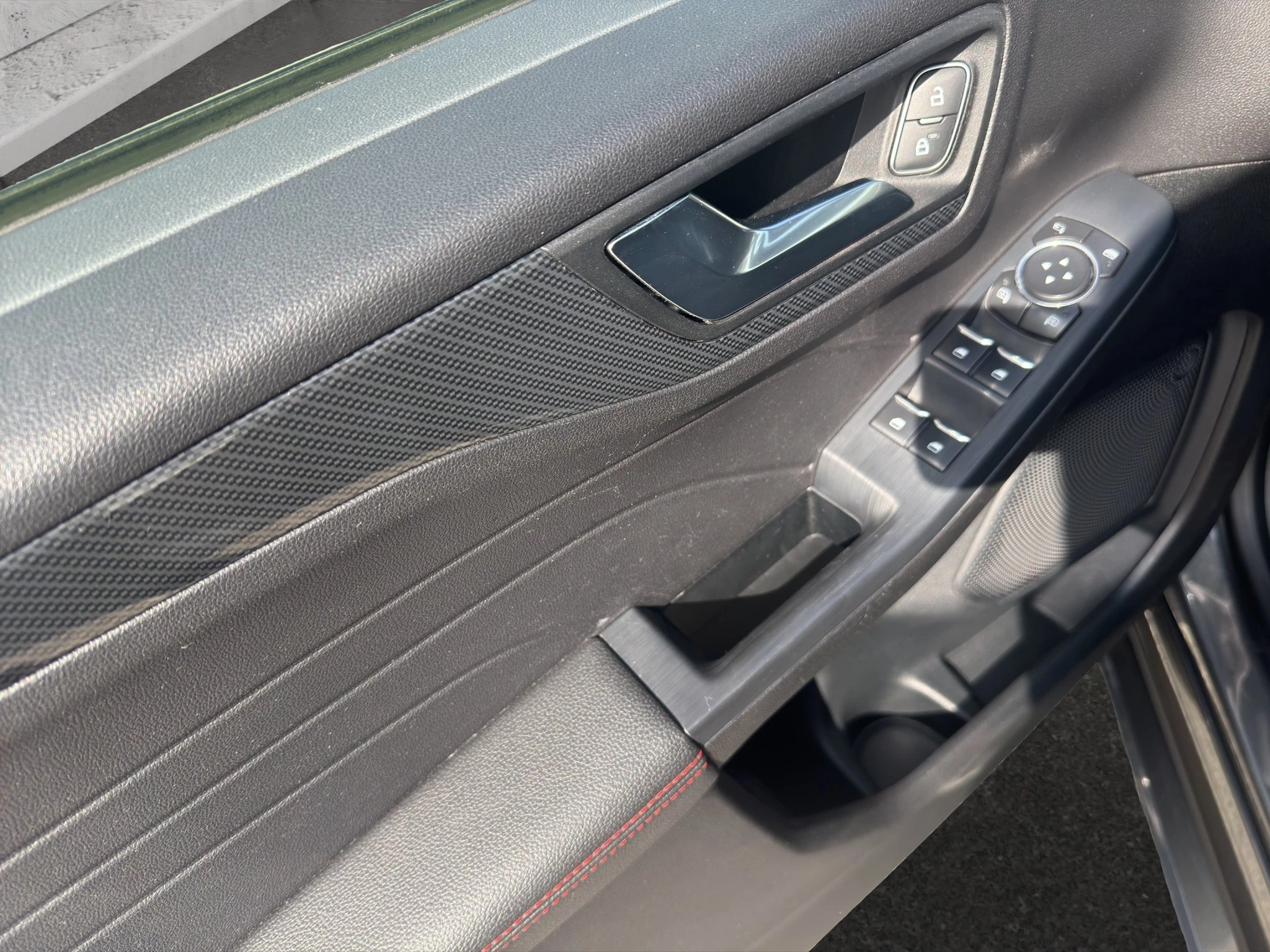 Ford Kuga ST-Line X 5-türig 2.5 l Duratec