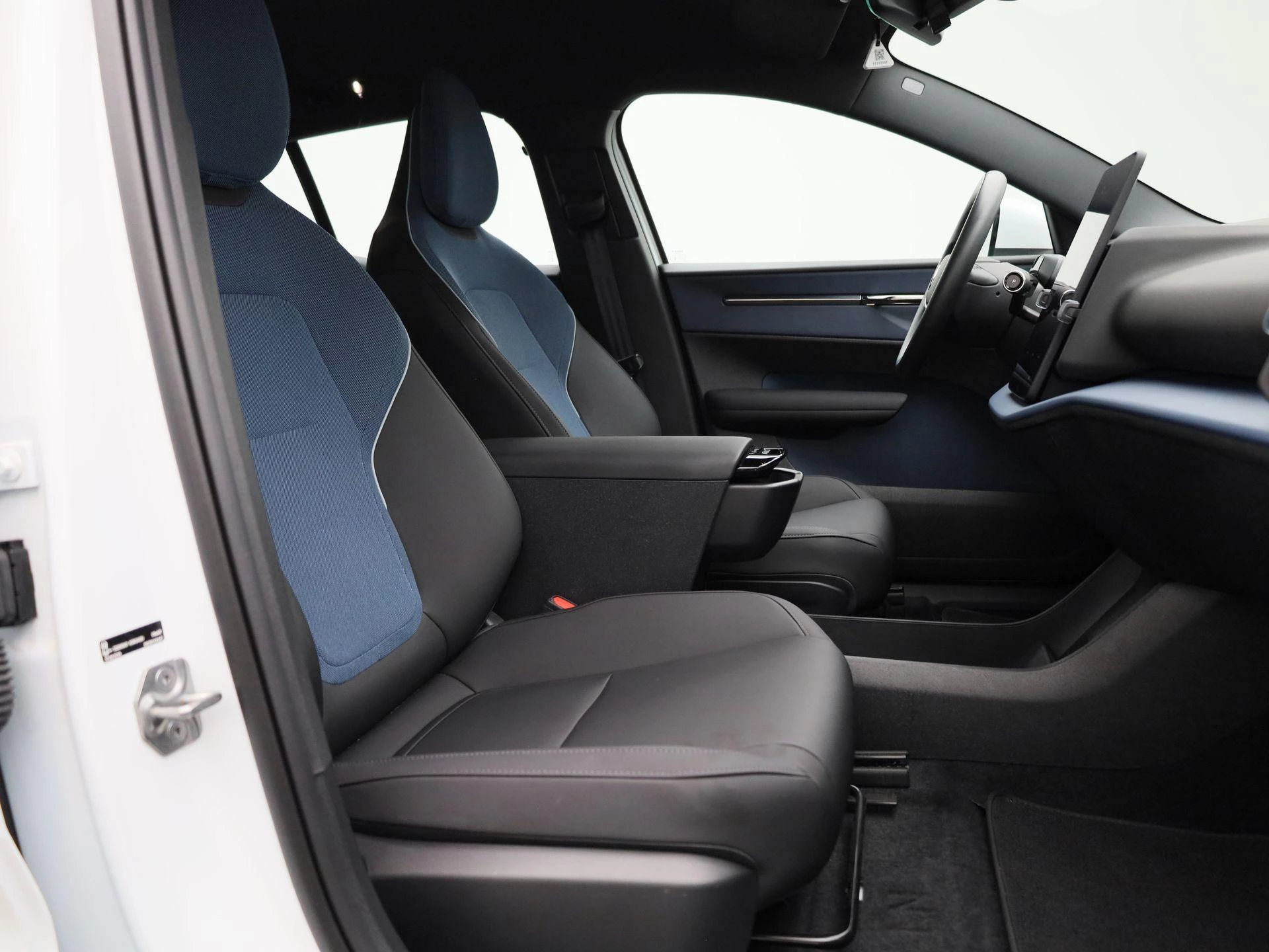 Volvo-EX30-image-27