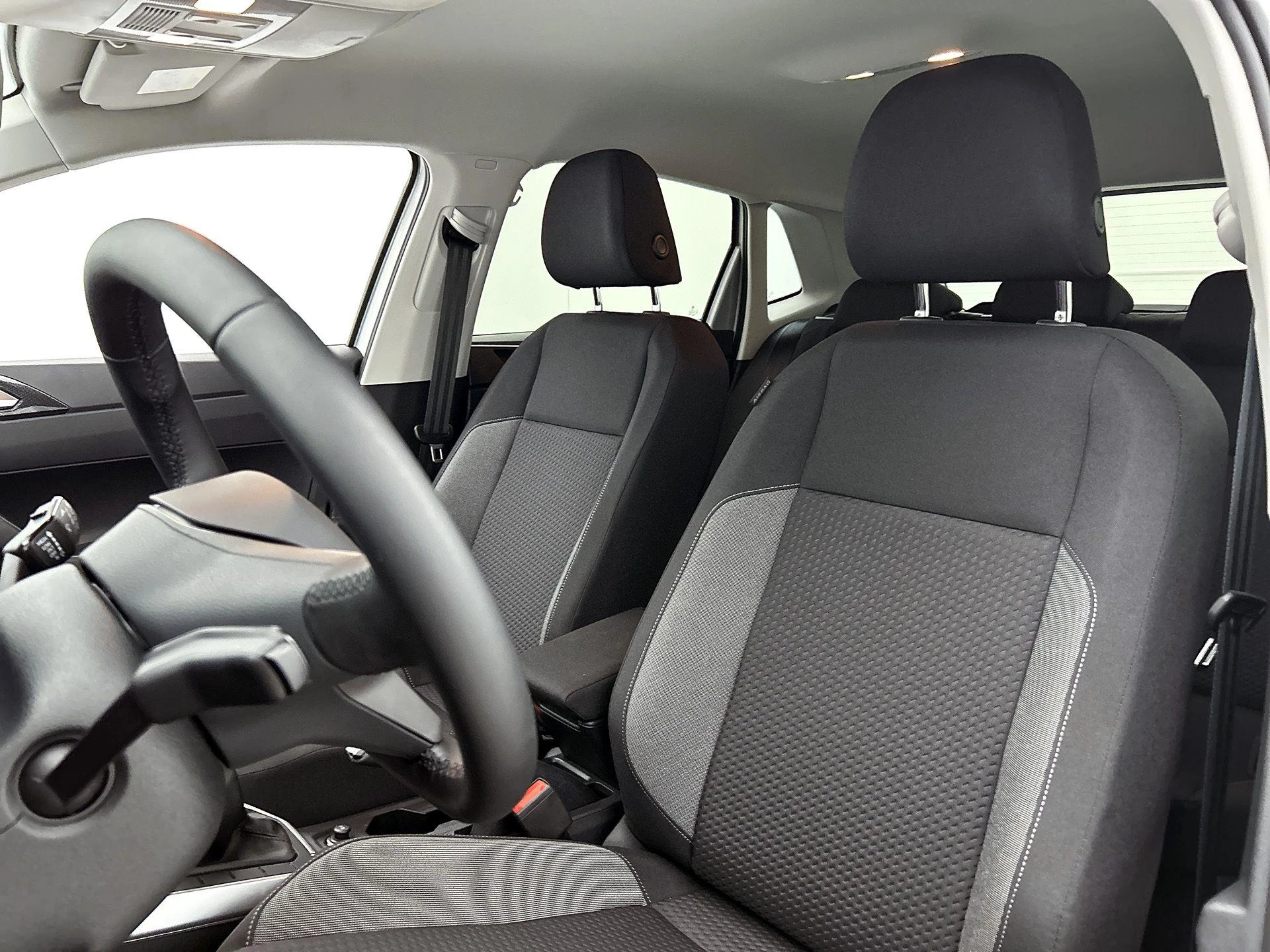 Volkswagen-Polo-image-30