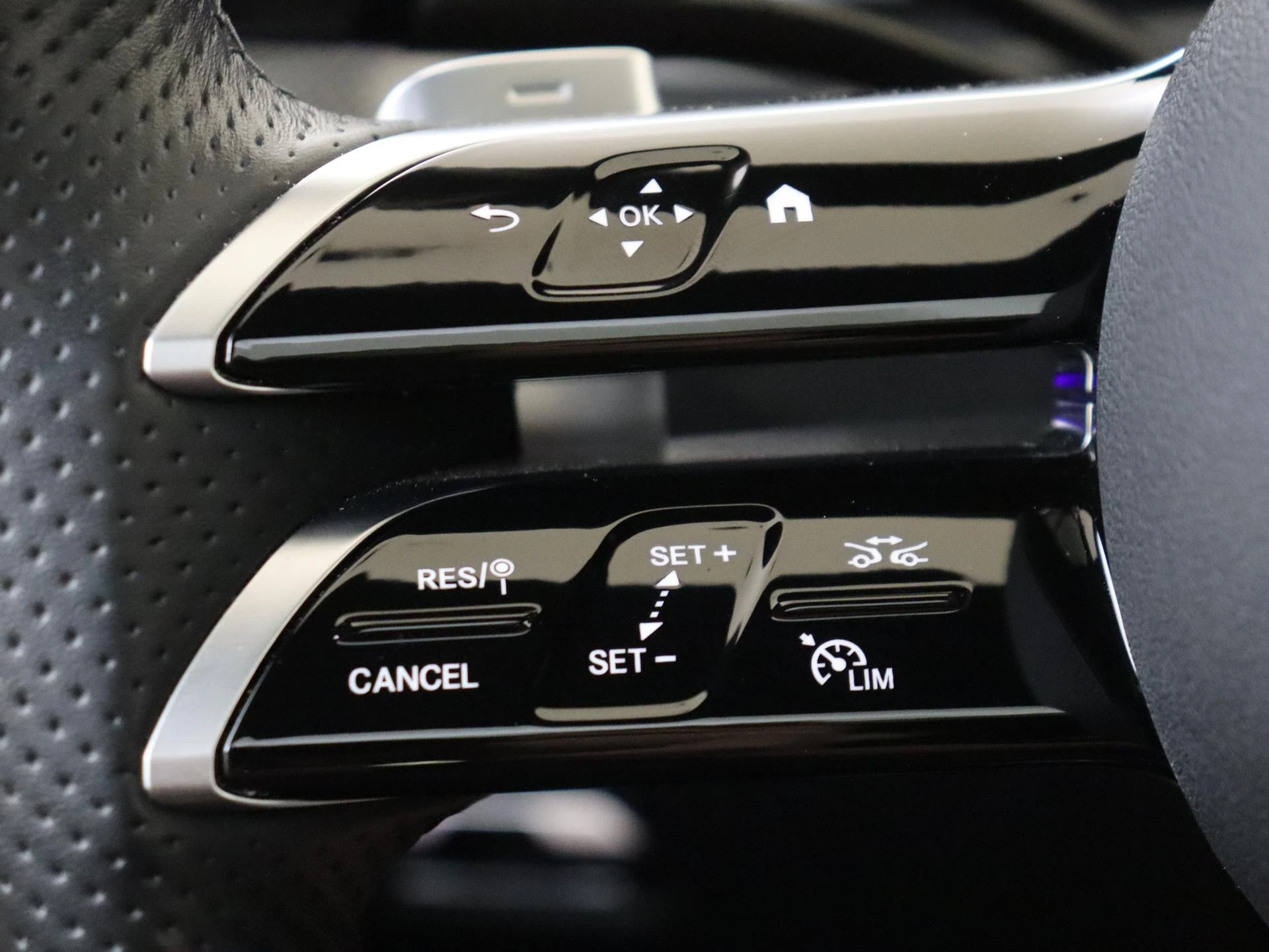 Mercedes-Benz-C-Klasse-image-10