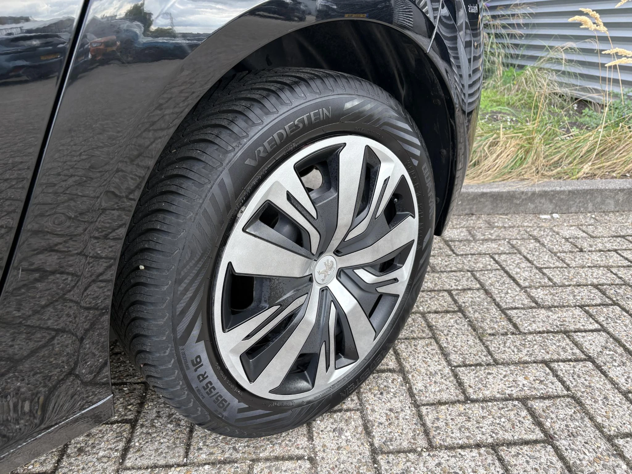 Peugeot-208-image-8