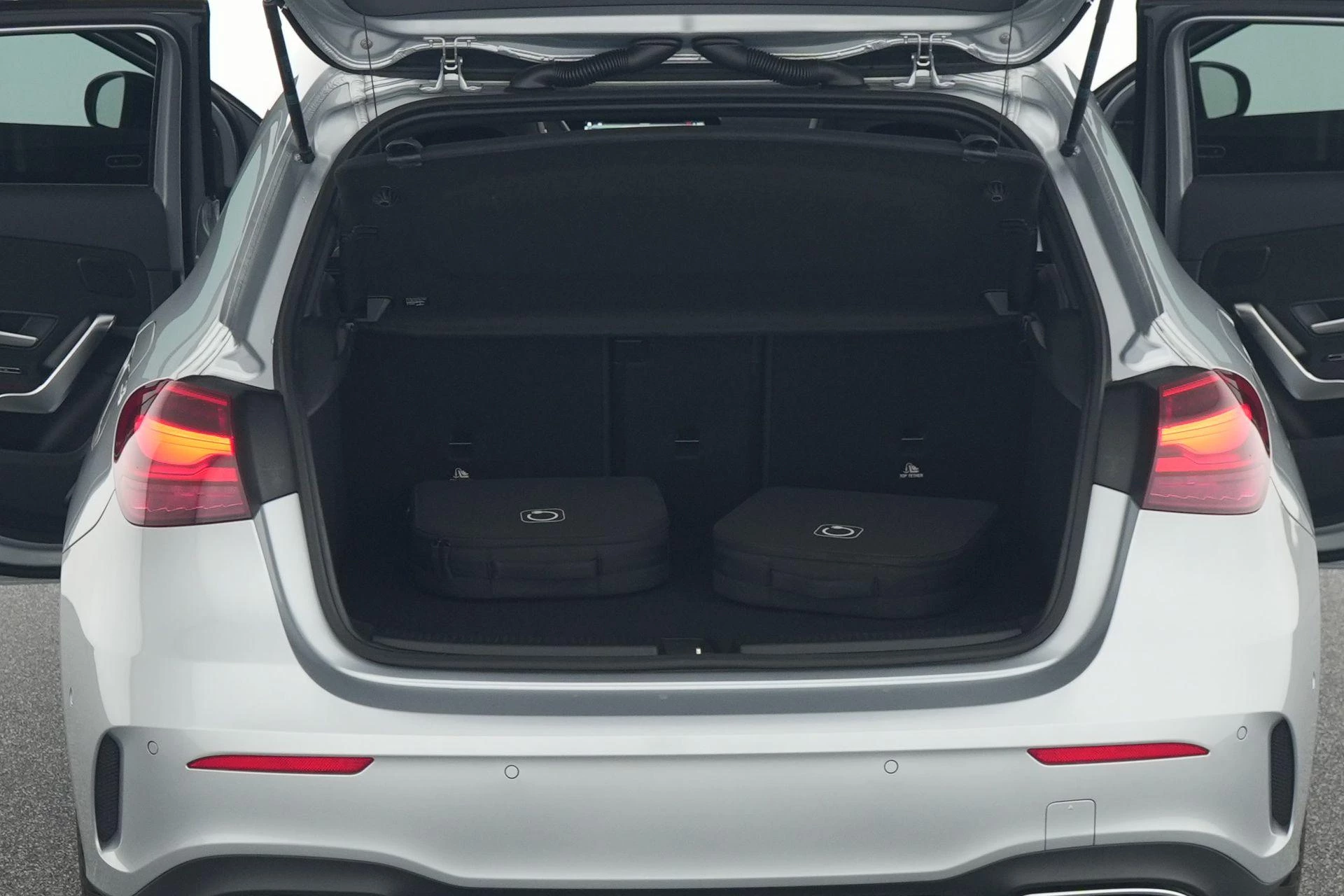 Mercedes-Benz A-Klasse 250 e AMG Line + PANO DAK + NIGHTPAKKET + CARPLAY +