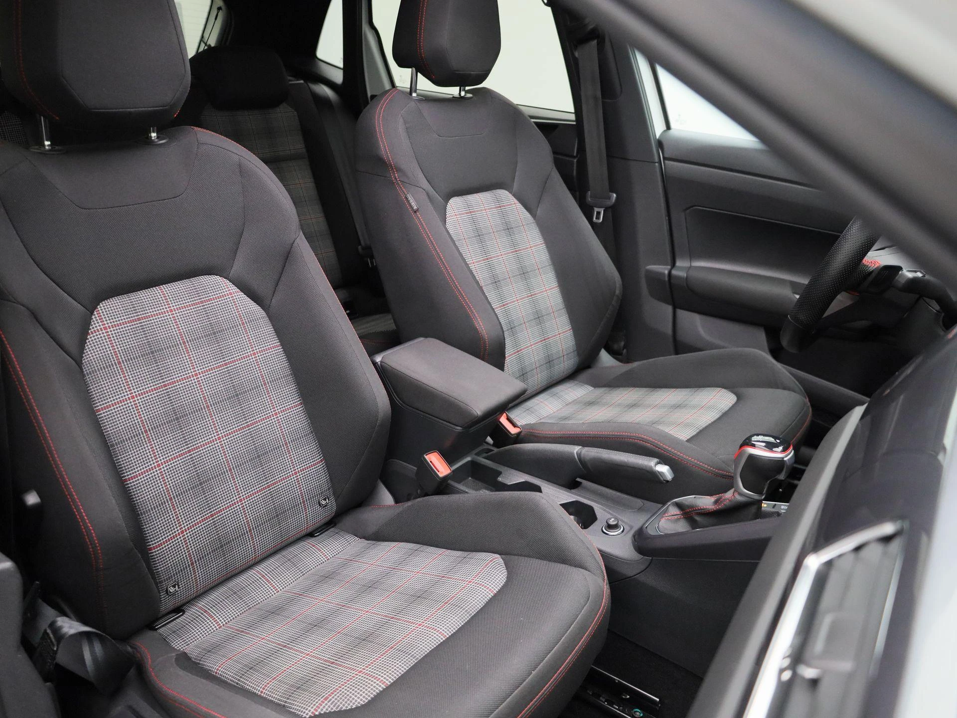 Volkswagen-Polo-image-47