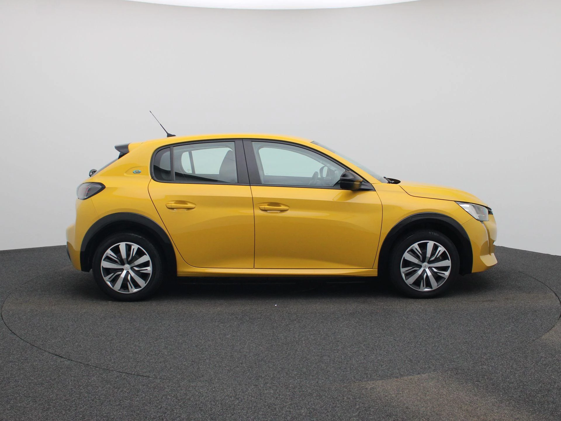 Peugeot-e-208-image-5