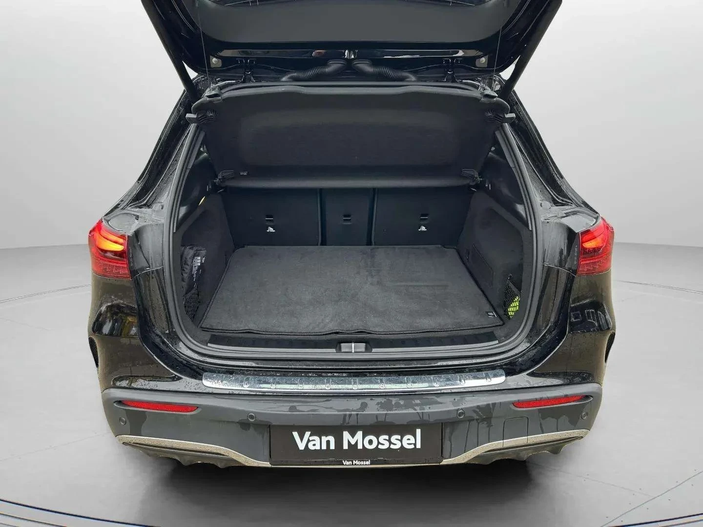 Mercedes-Benz-EQA-image-19