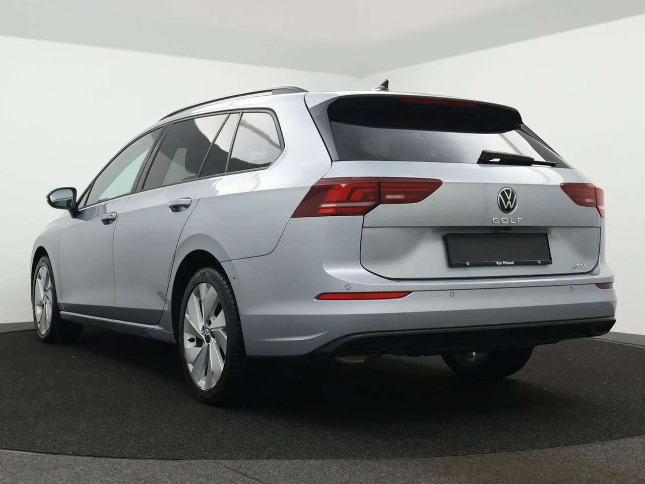 Volkswagen-Golf-image-12