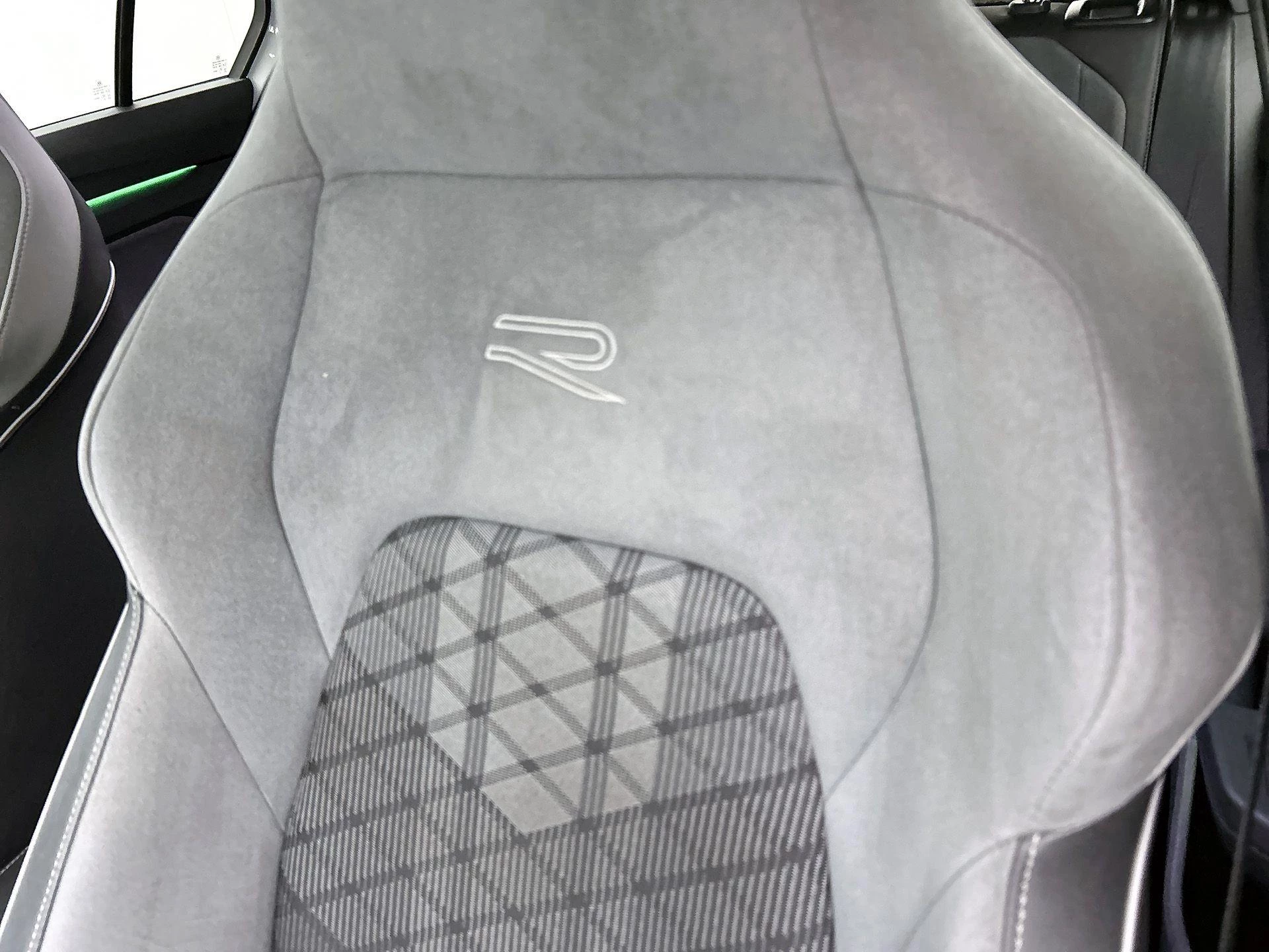 Volkswagen-Golf-image-18
