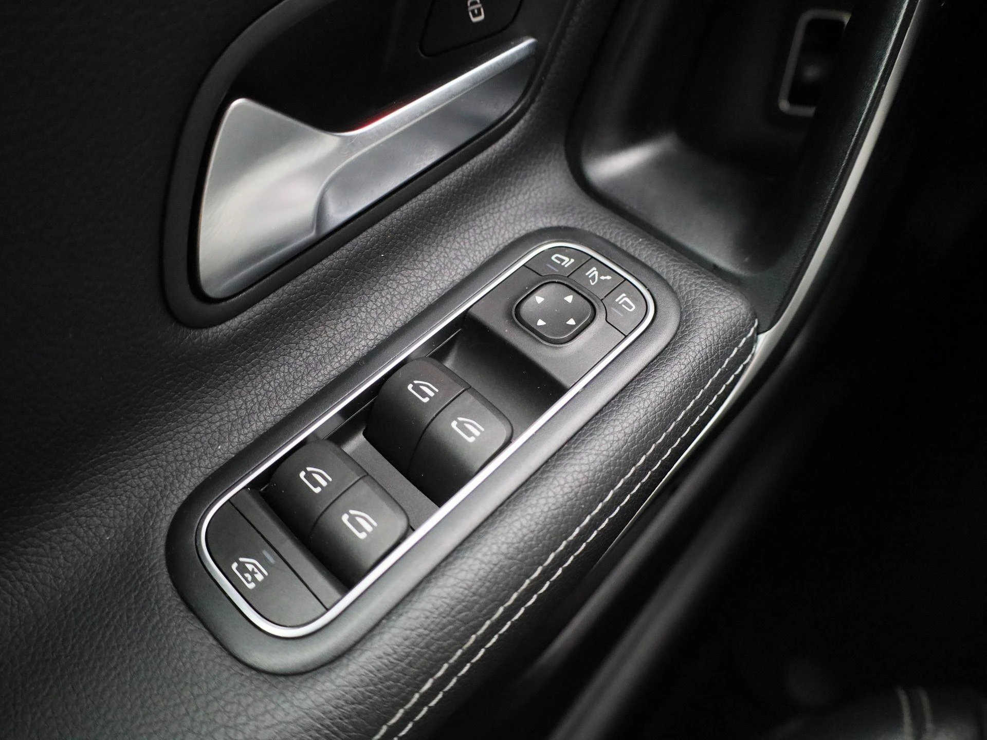 Mercedes-Benz-A-Klasse-image-20