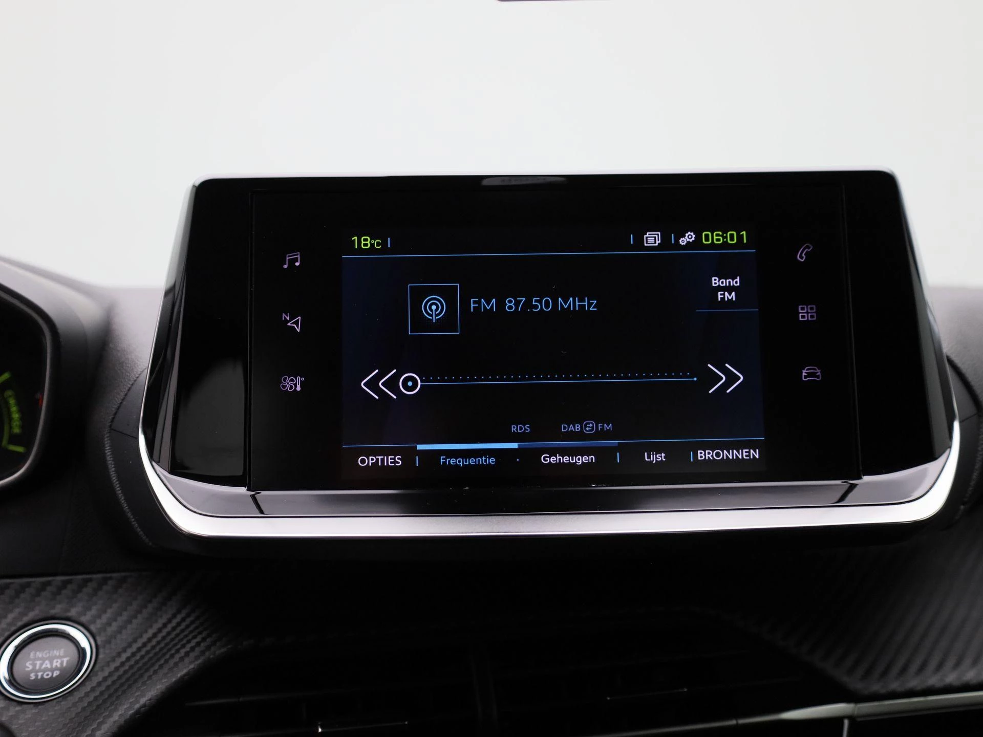 Peugeot-e-208-image-22