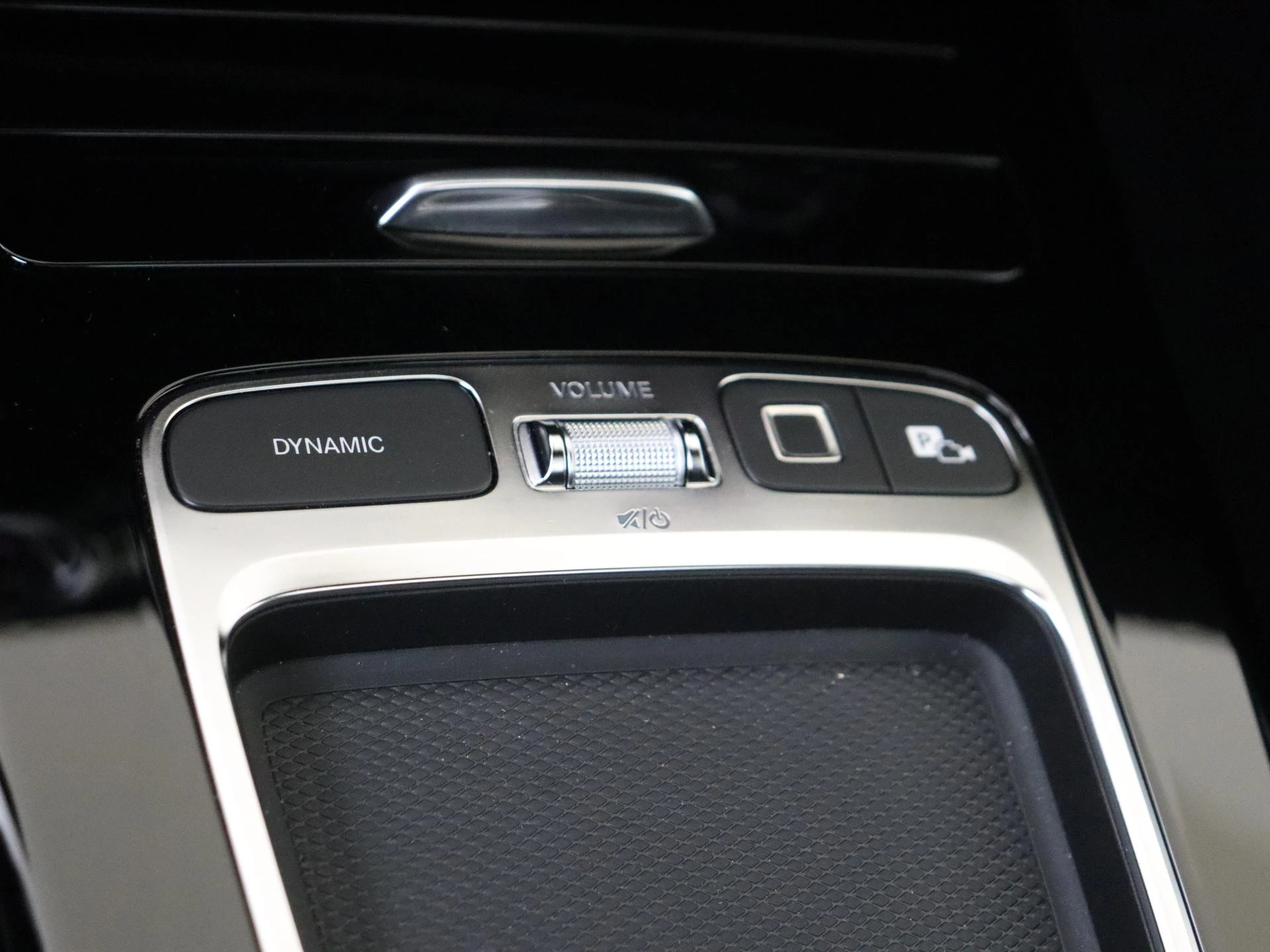 Mercedes-Benz-CLA-image-20