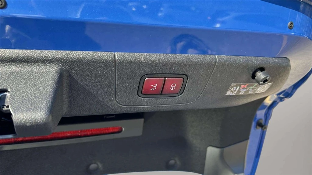 Mercedes-Benz-CLA-image-25